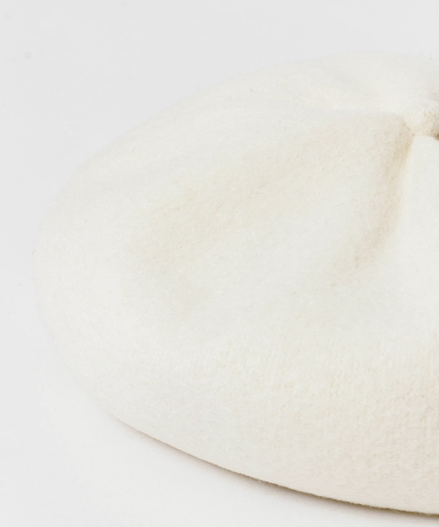 mature ha.　beret top gather rib raw white -