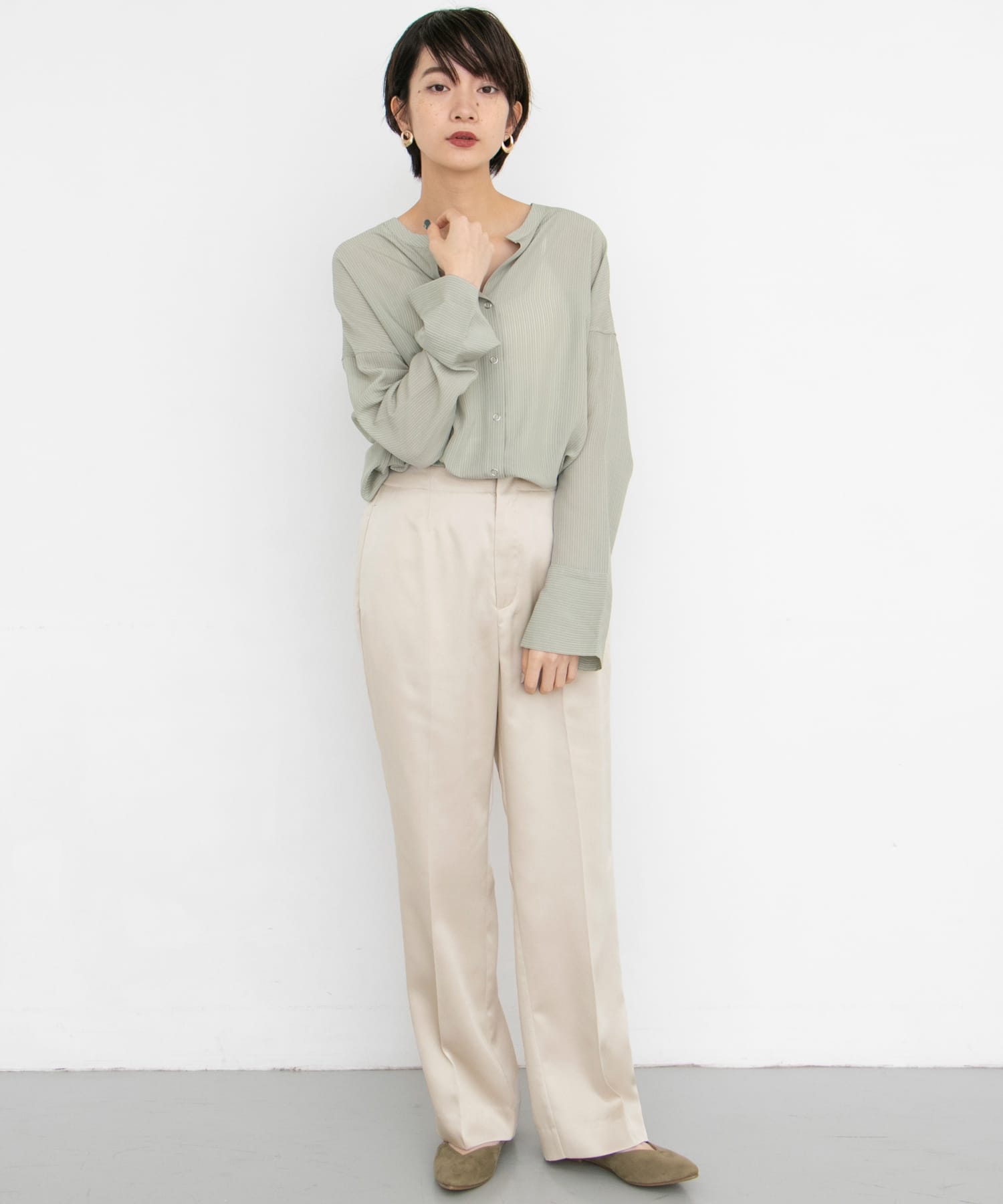 シャイニーセンタープレスパンツ∴ L.BEIGE 36