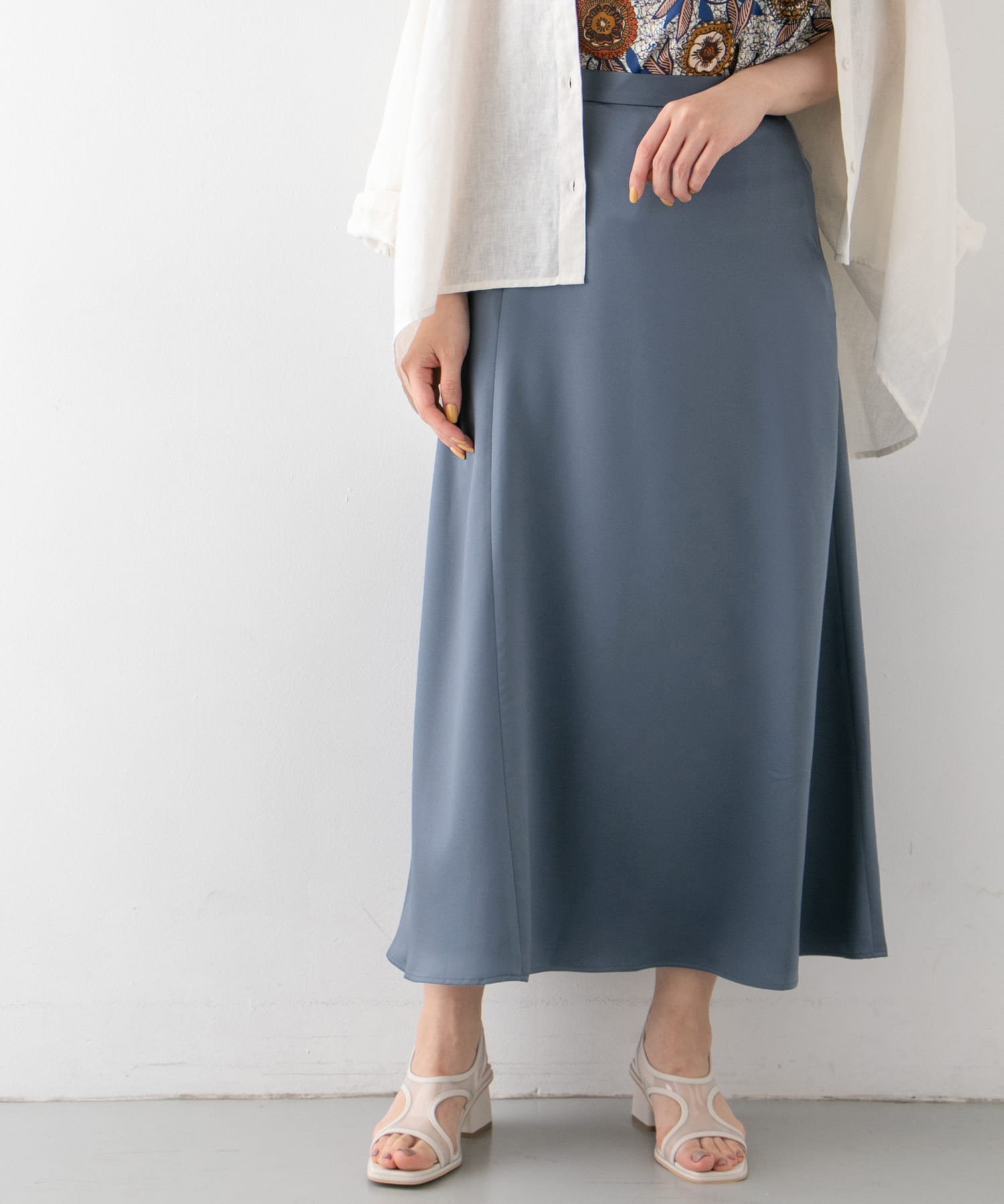 サテンAラインスカート