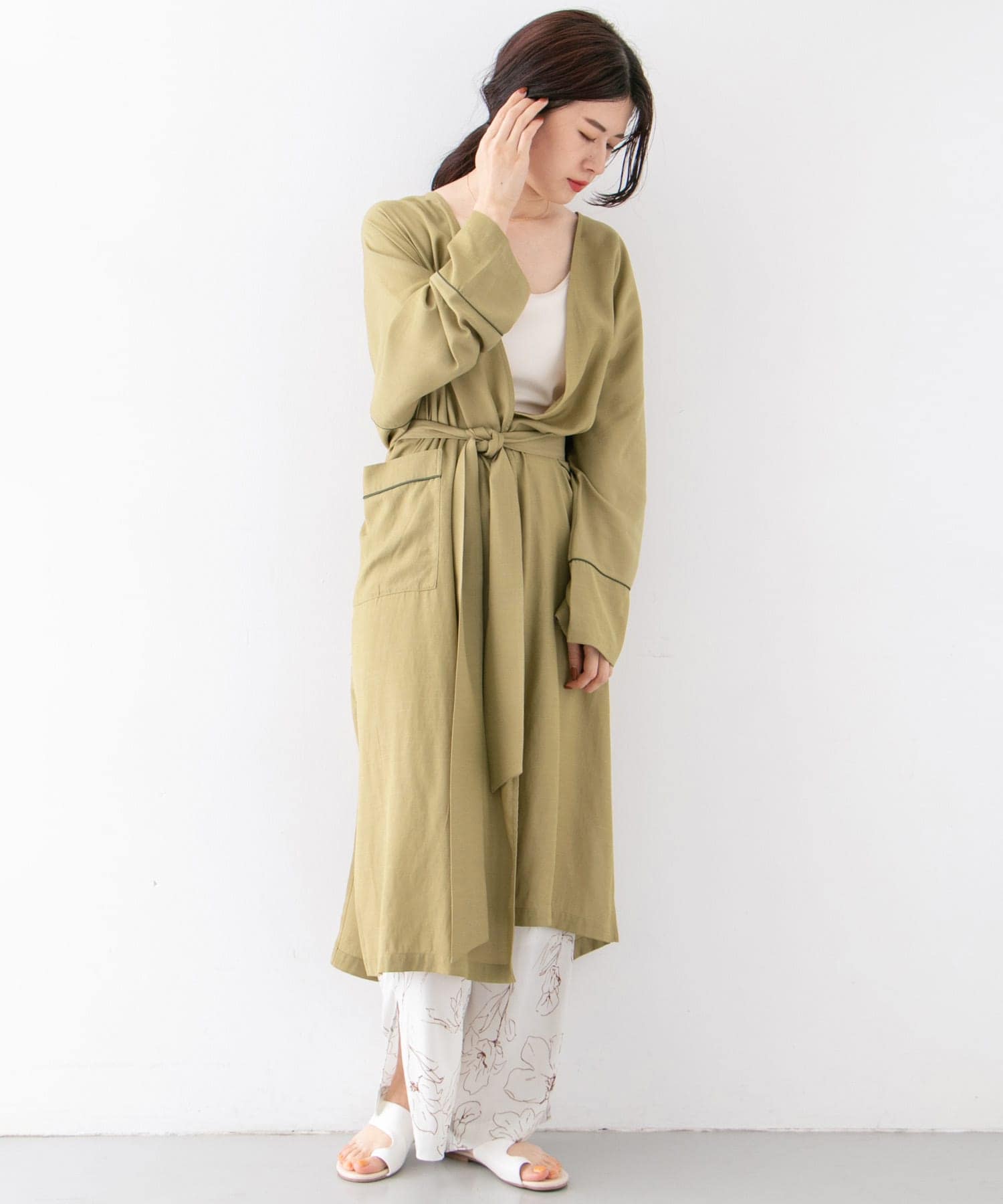 カラーパイピングガウン∴ KHAKI one