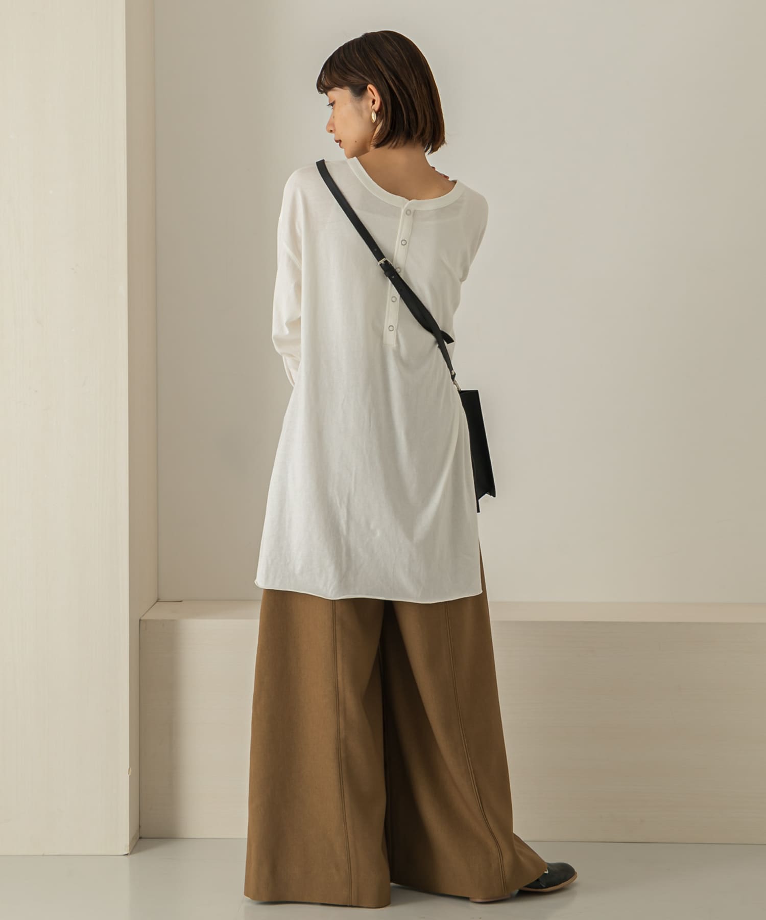 バックヘンリーオーバーサイズTシャツ OFF one