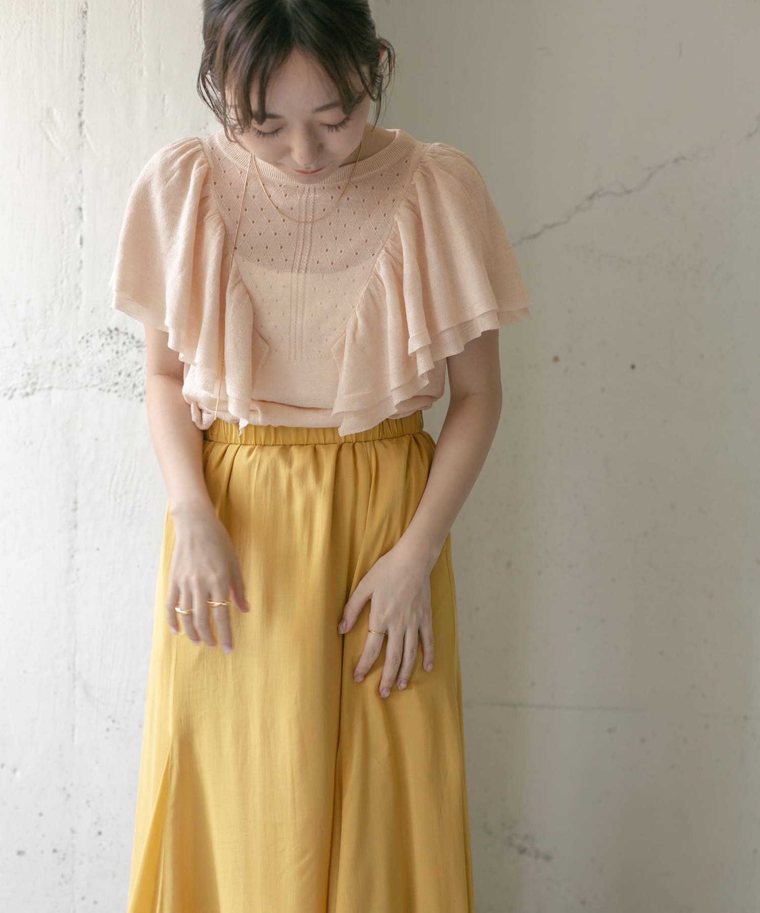 透かし編みフリルニット∴ BEIGE one
