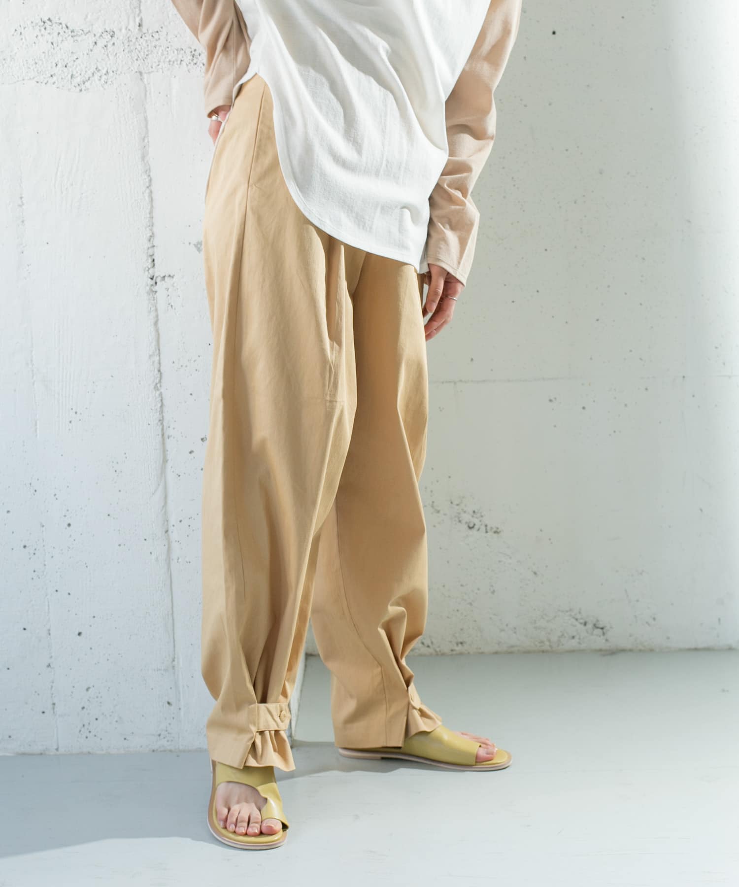 ヘムボタンデザインパンツ BEIGE 36