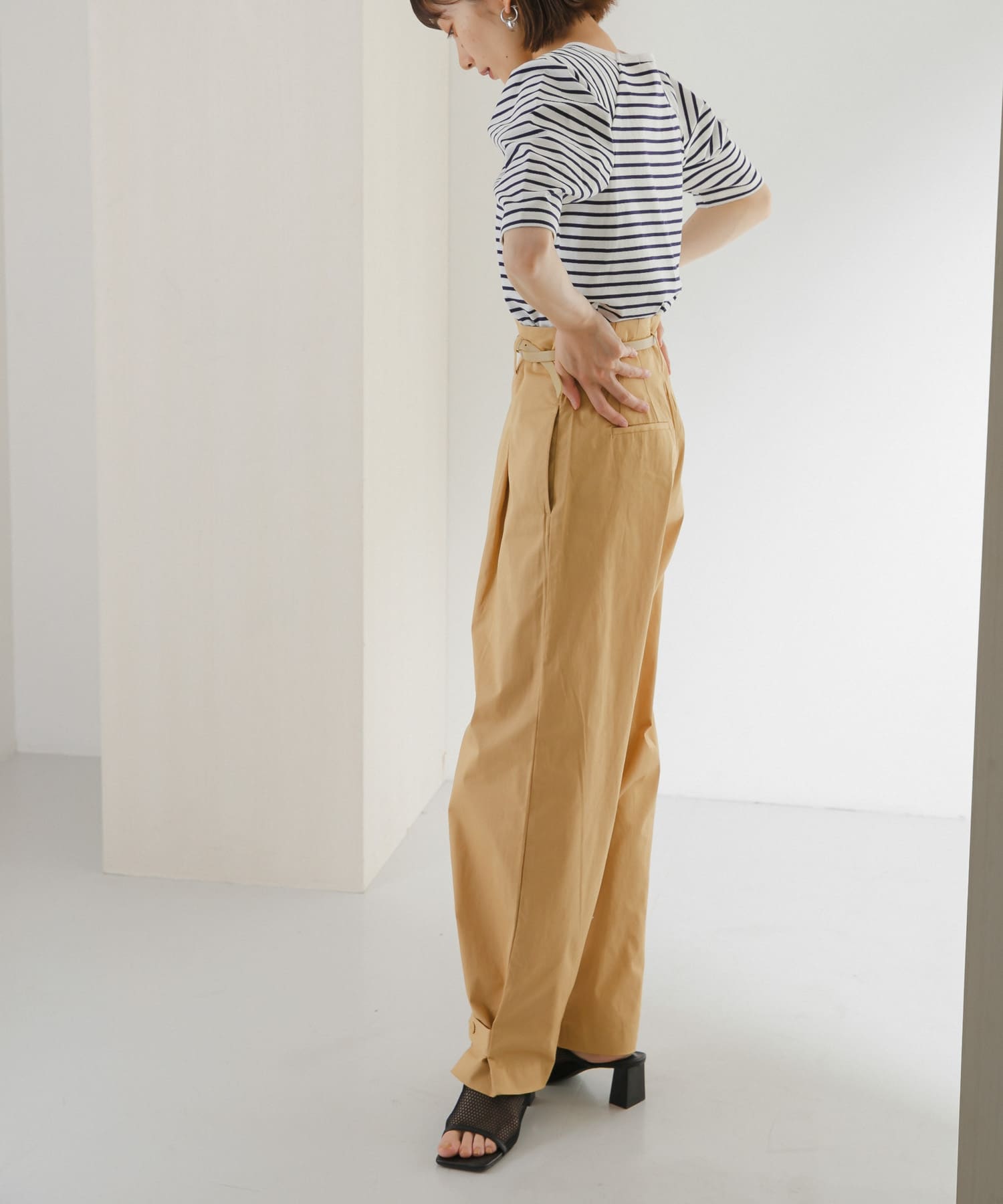 ヘムボタンデザインパンツ BEIGE 36