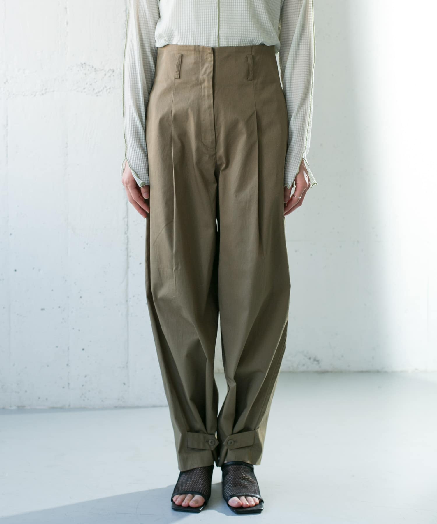 ヘムボタンデザインパンツ KHAKI 36