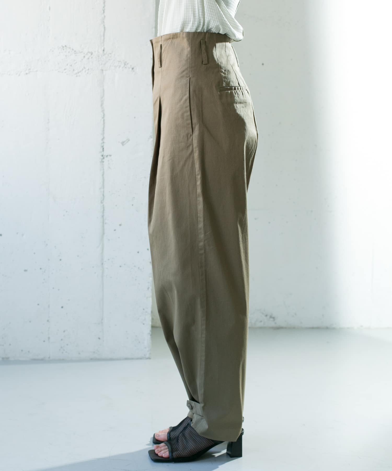 ヘムボタンデザインパンツ KHAKI 36