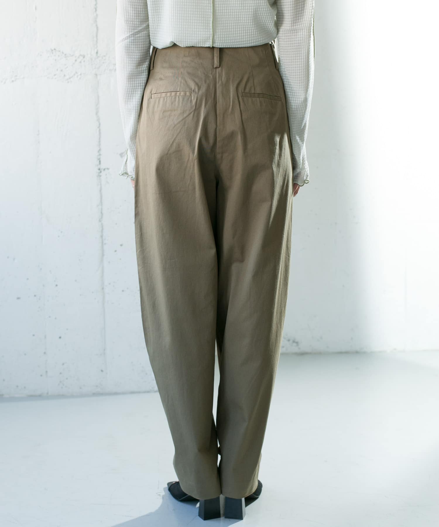 ヘムボタンデザインパンツ KHAKI 36