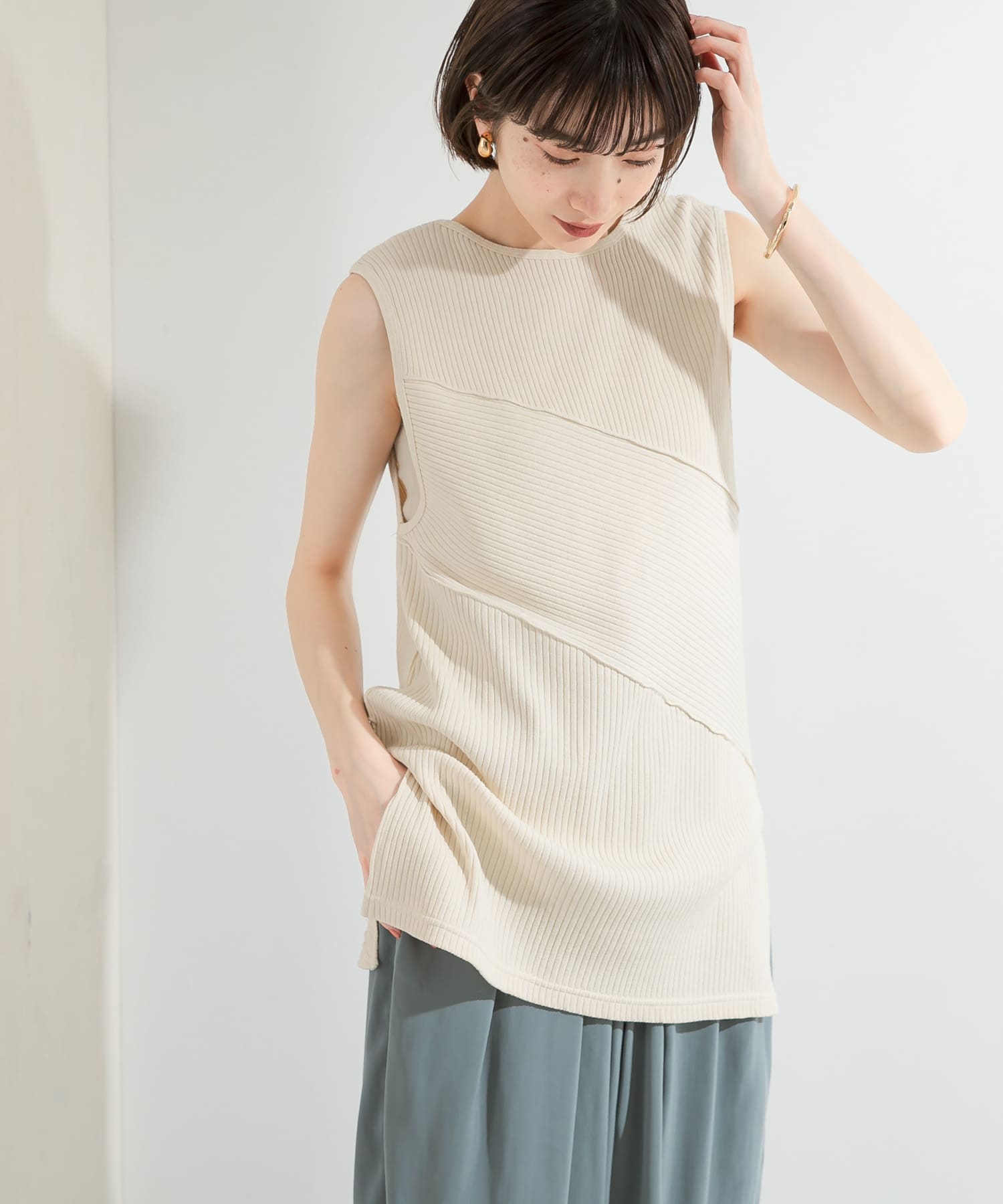 BACKオープンメローリブタンクトップ IVORY one