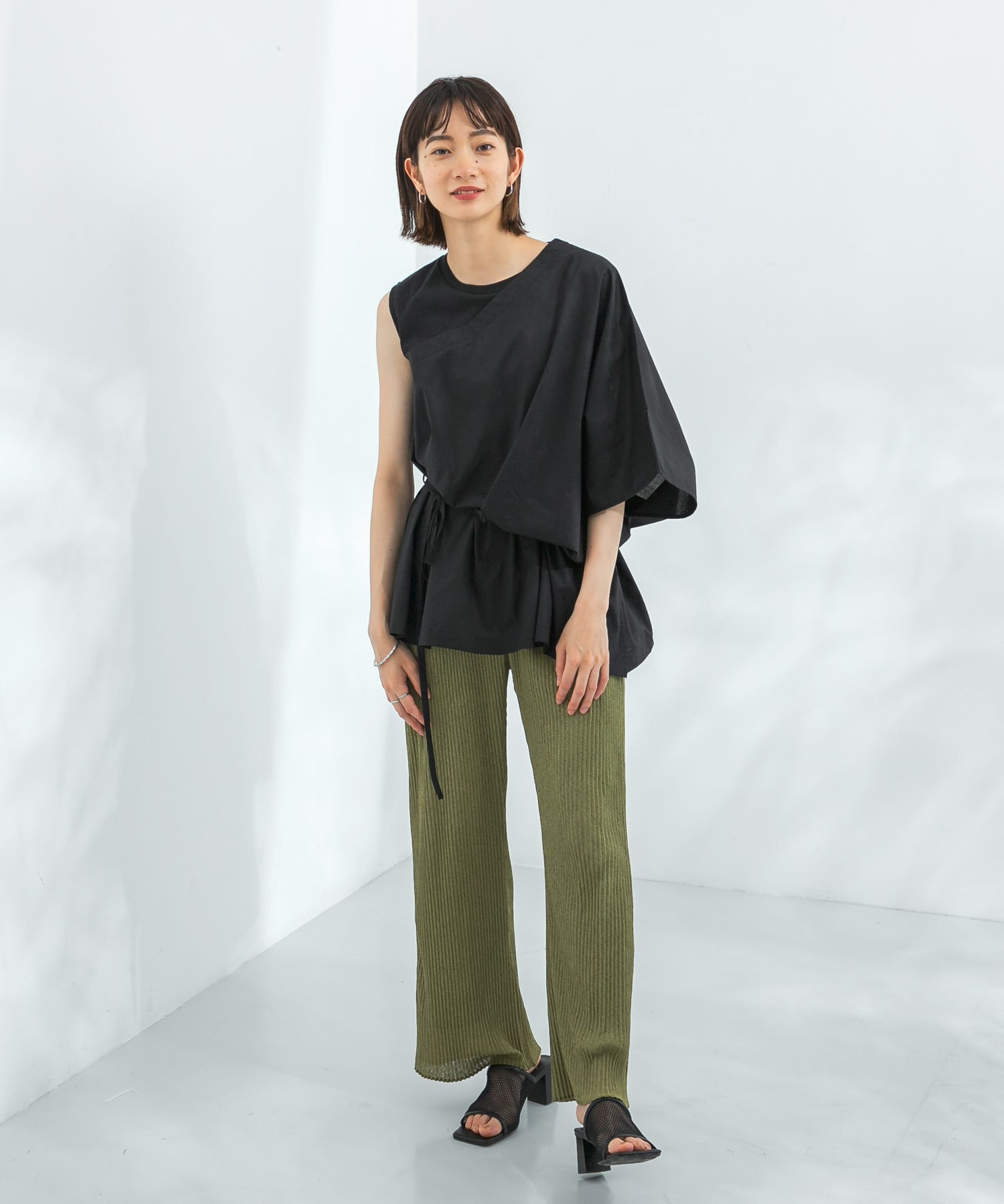 マントドッキングアシメブラウス BLACK one