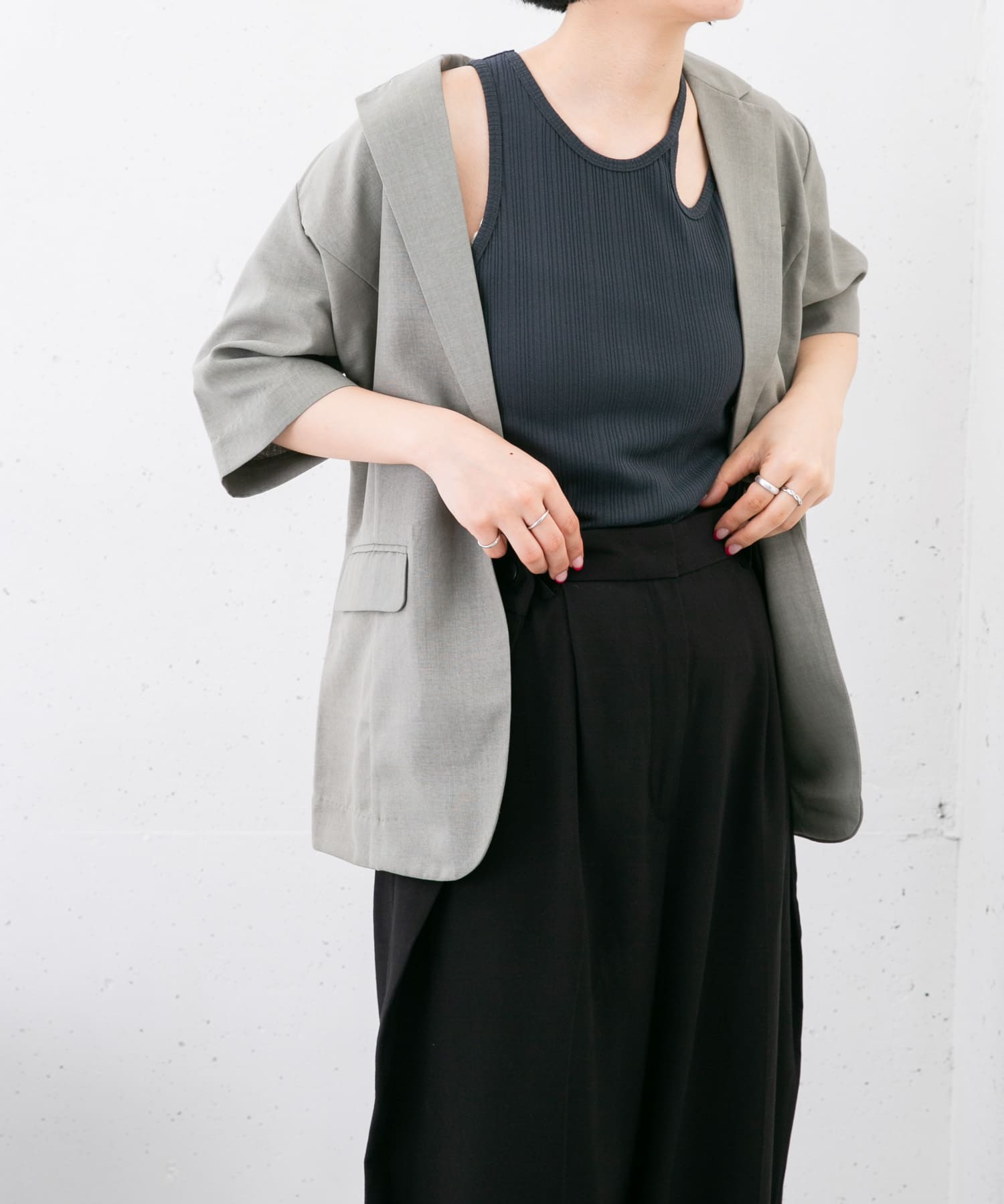 アシメネックタンクトップ CHARCOAL one