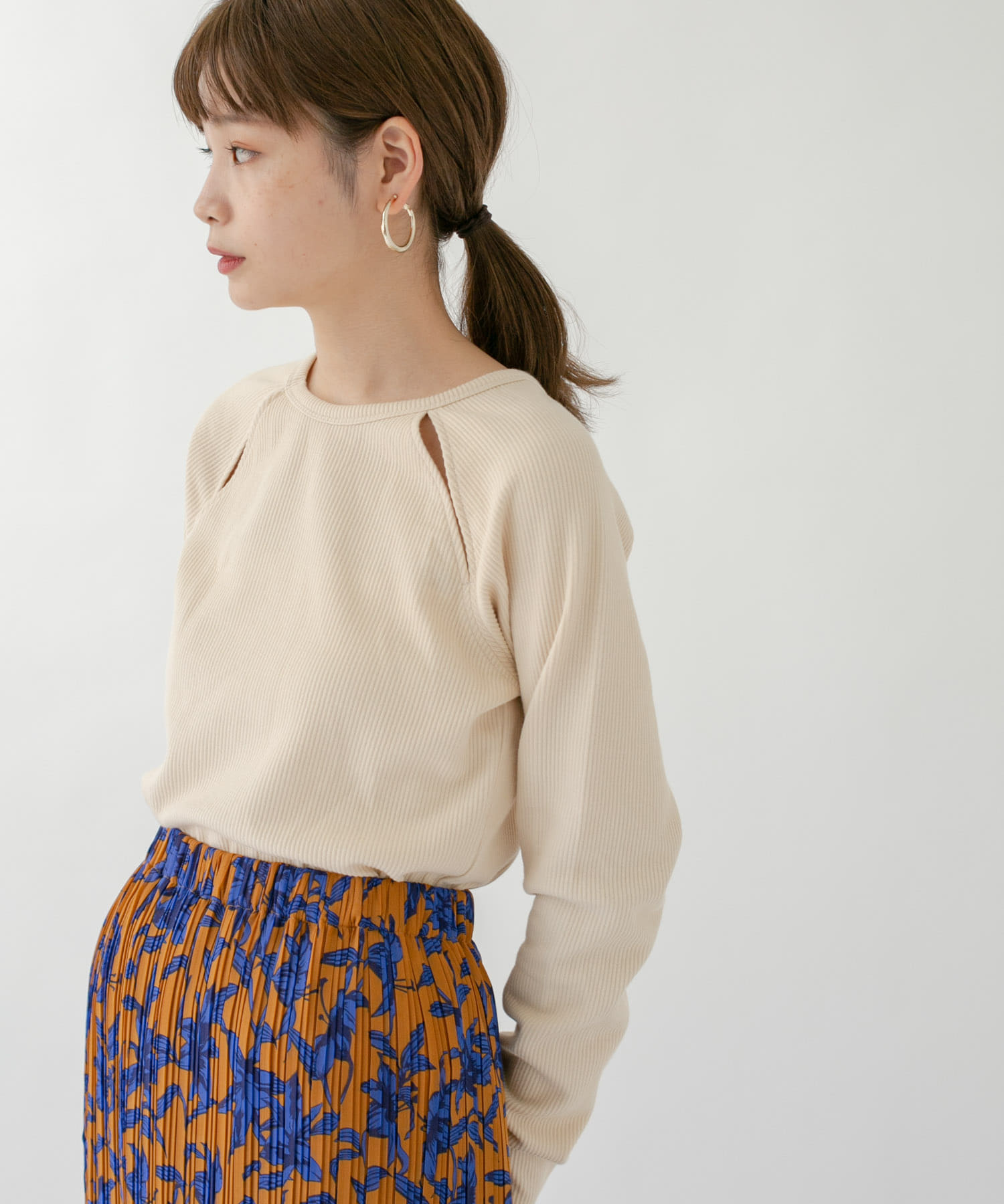ラグランラインオープンカットソー BEIGE one