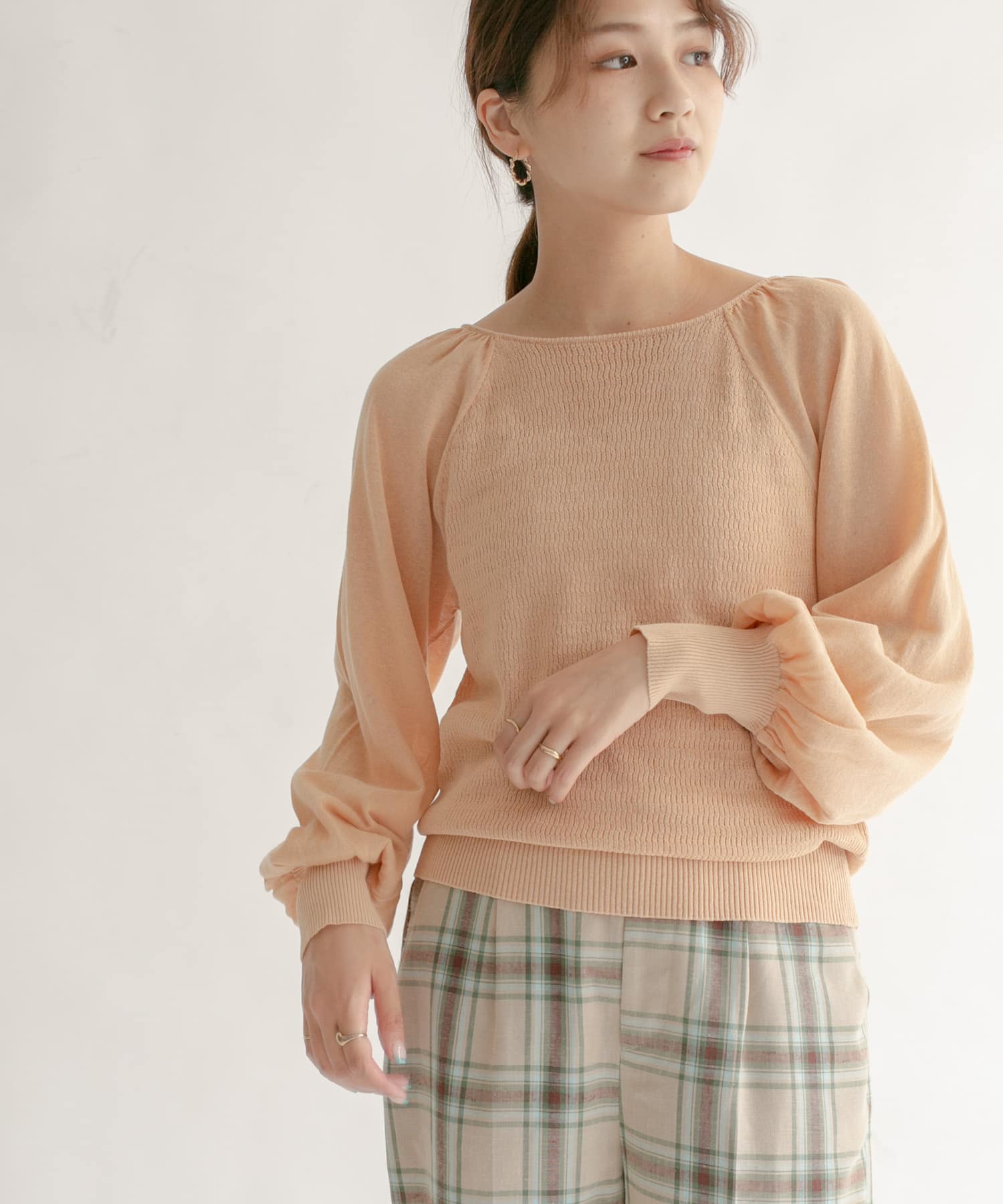 BACKオープンボリュームスリーブニット APRICOT one