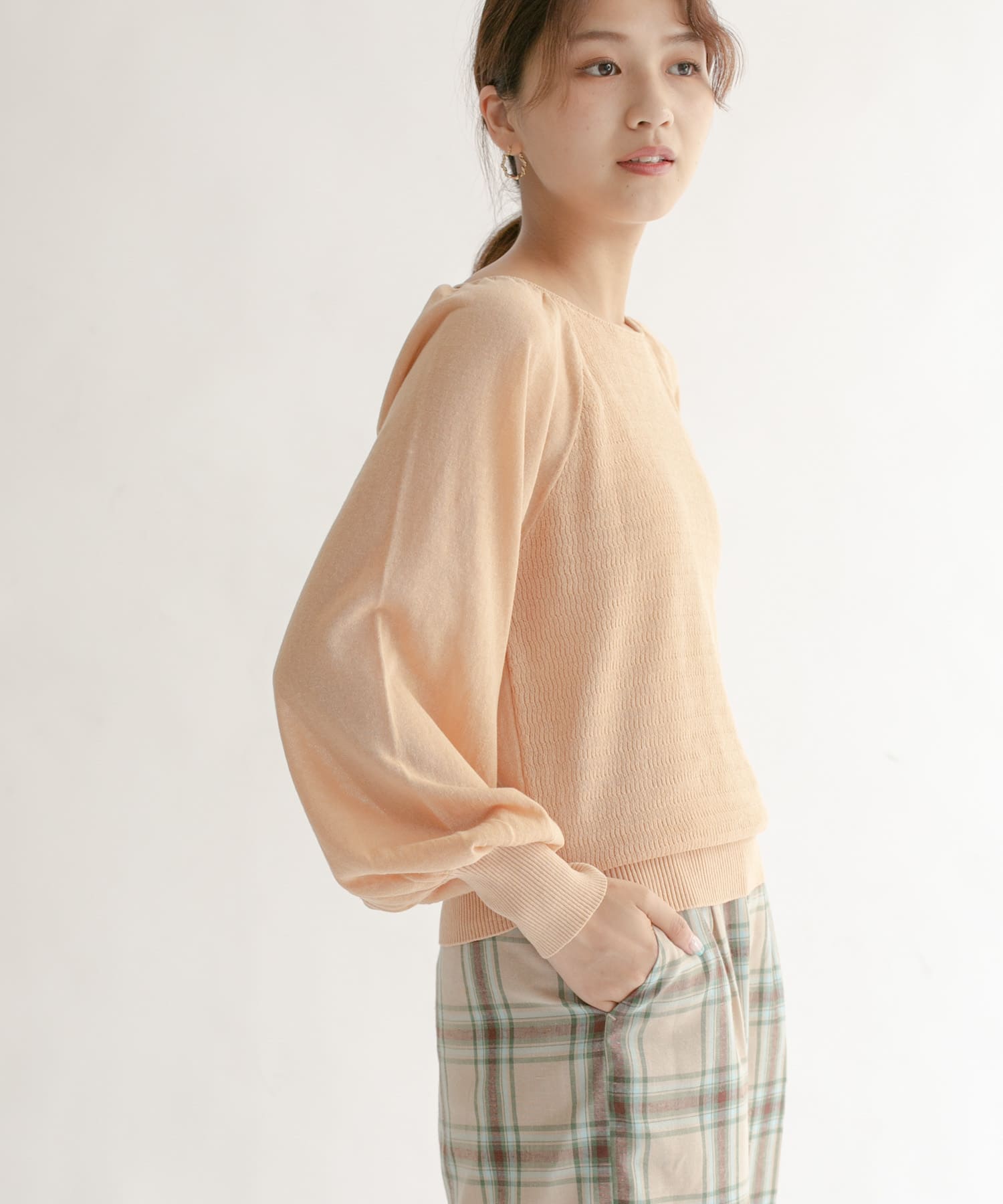 BACKオープンボリュームスリーブニット APRICOT one