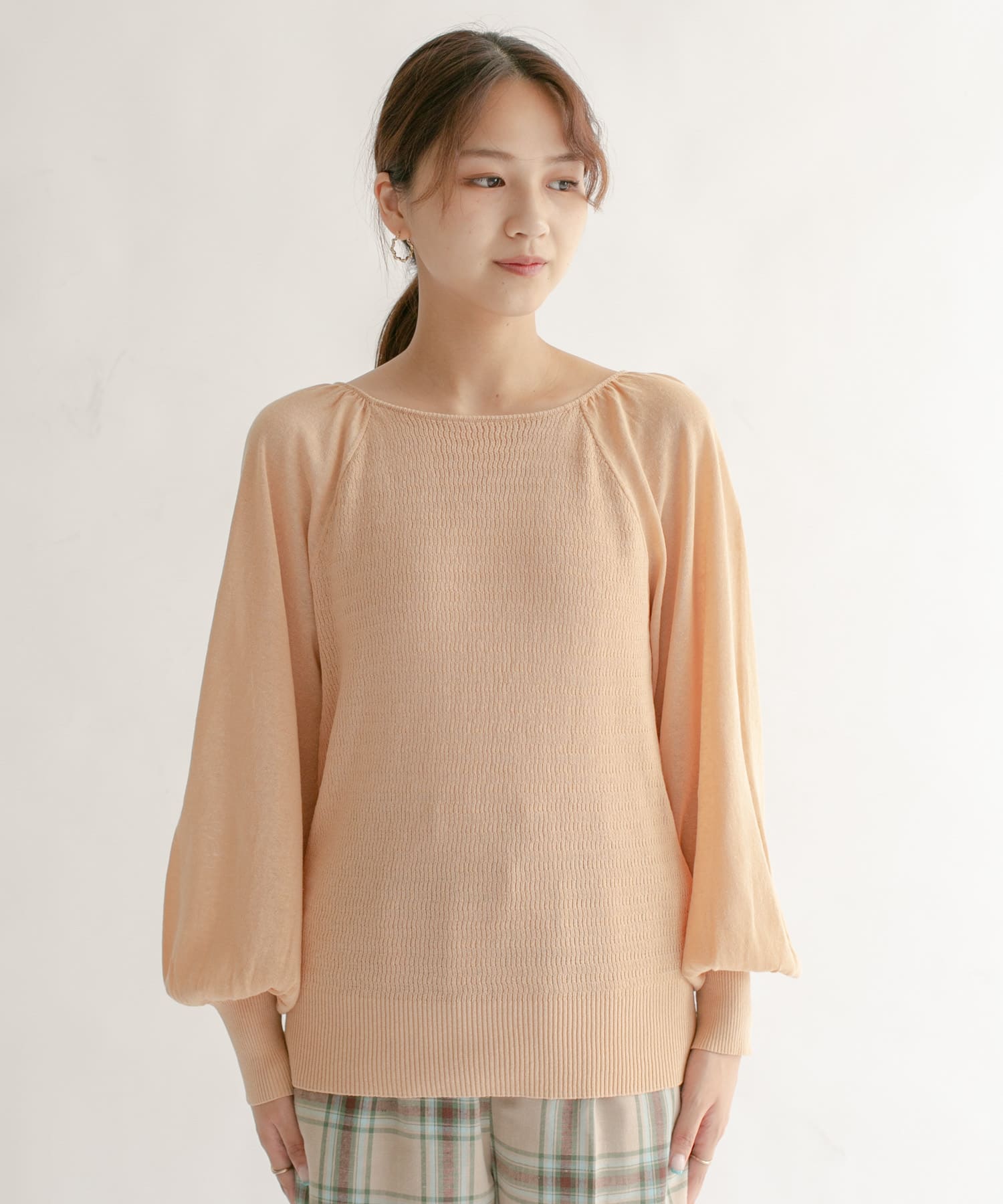 BACKオープンボリュームスリーブニット APRICOT one