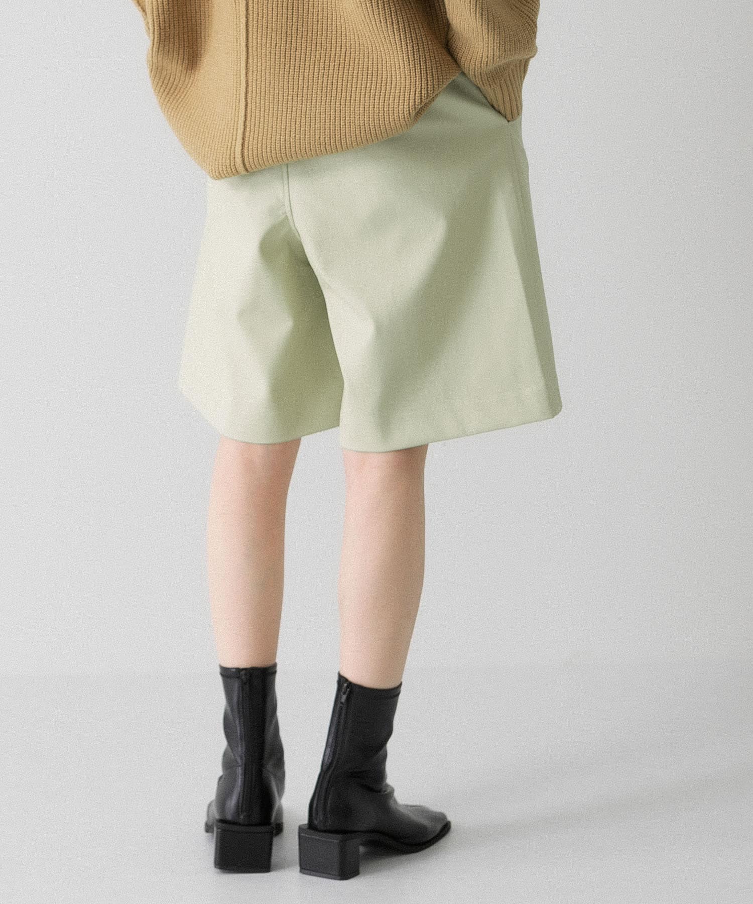 フェイクレザーショートパンツ PISTACHIO one