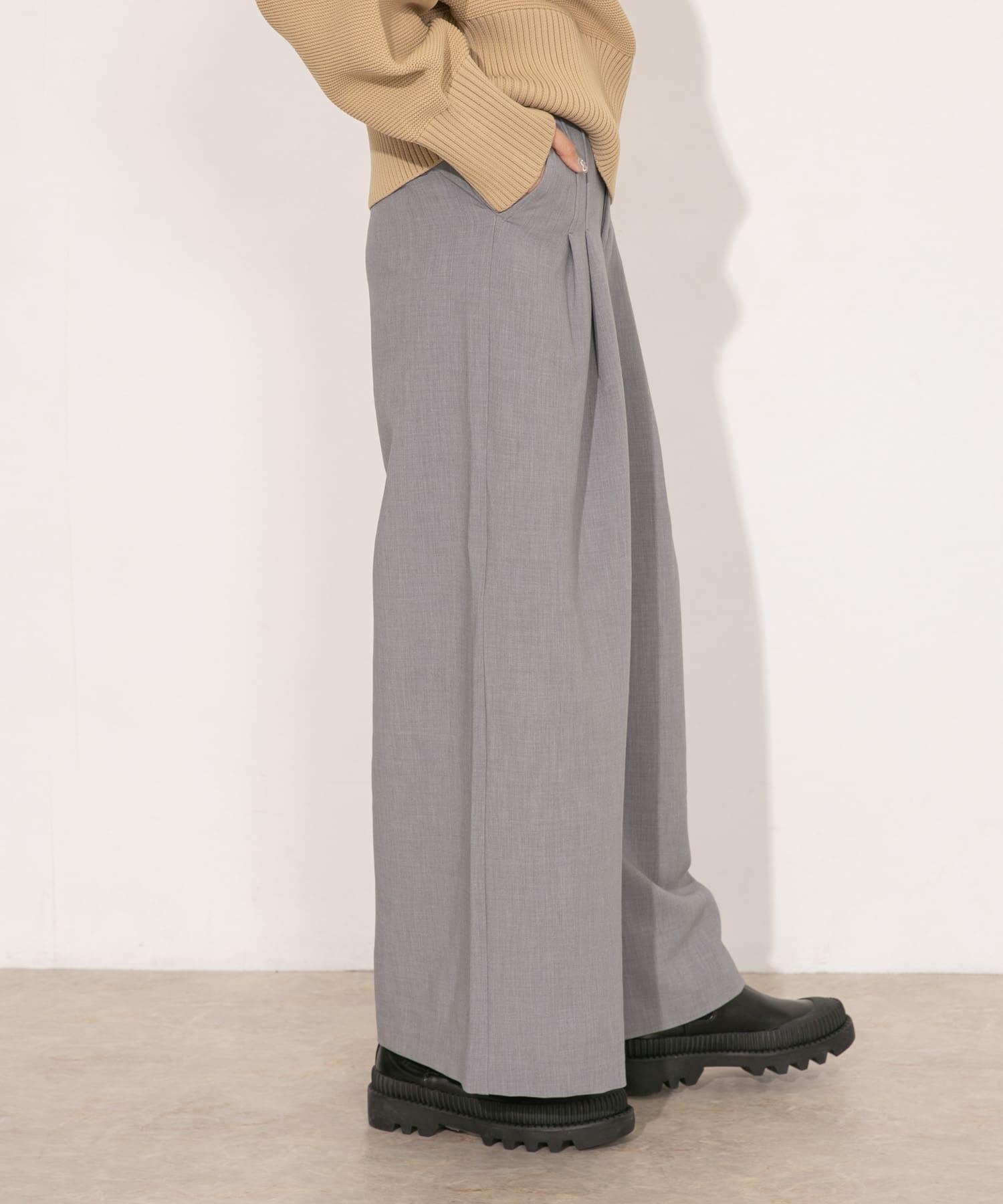 GRAY