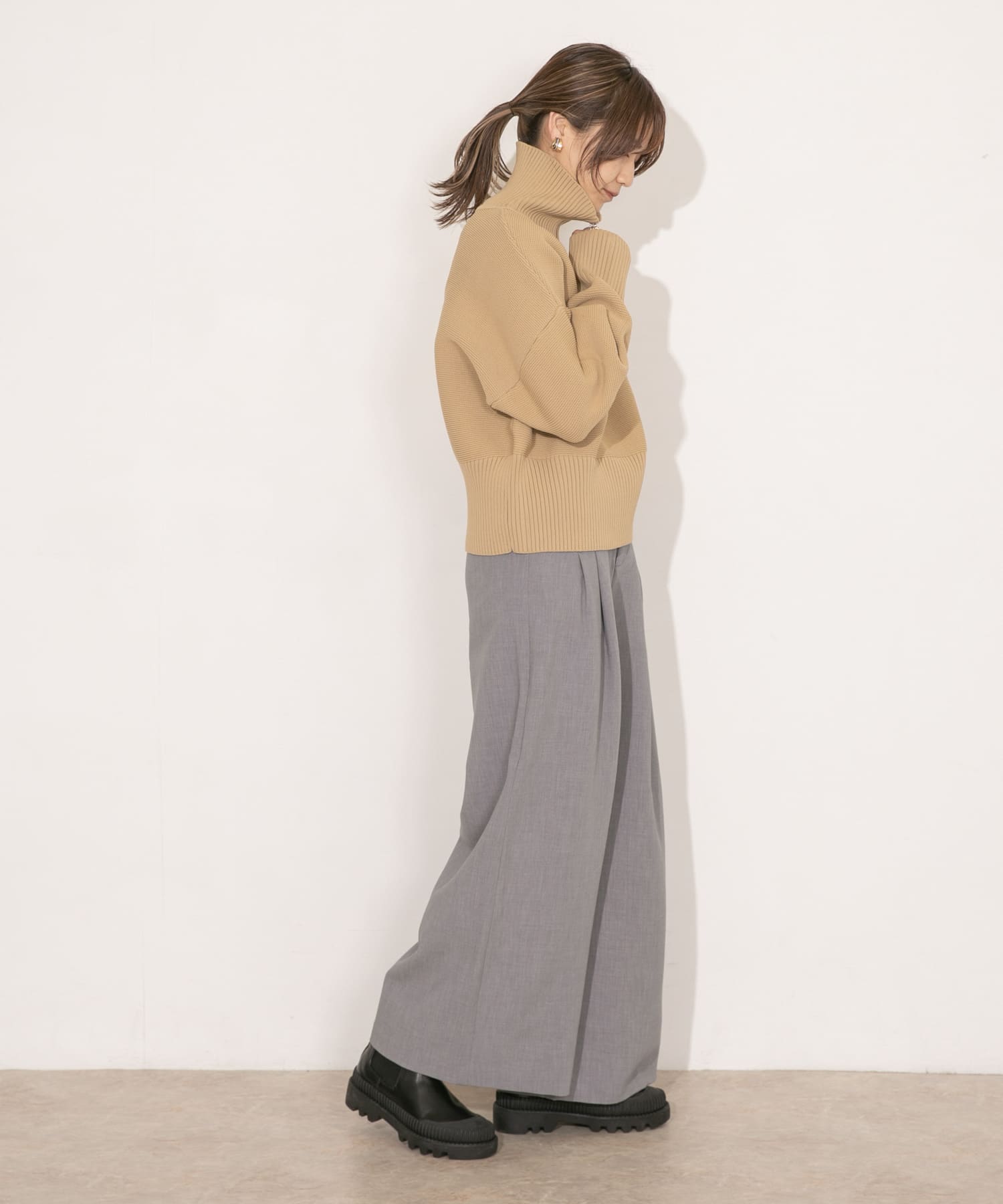 GRAY