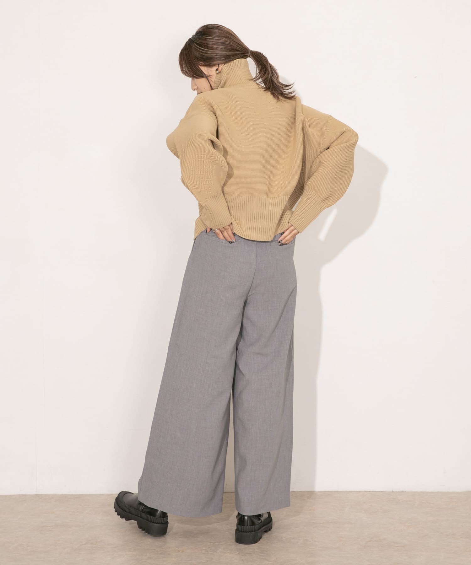 GRAY