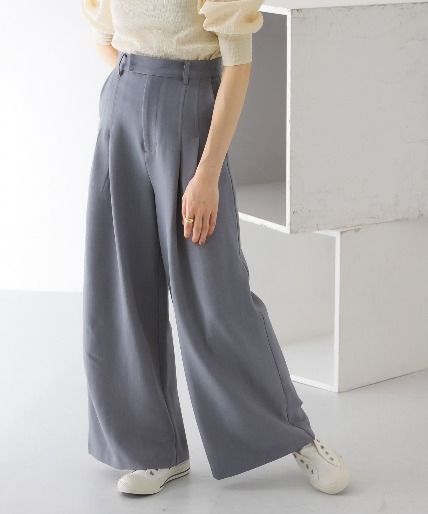GRAY