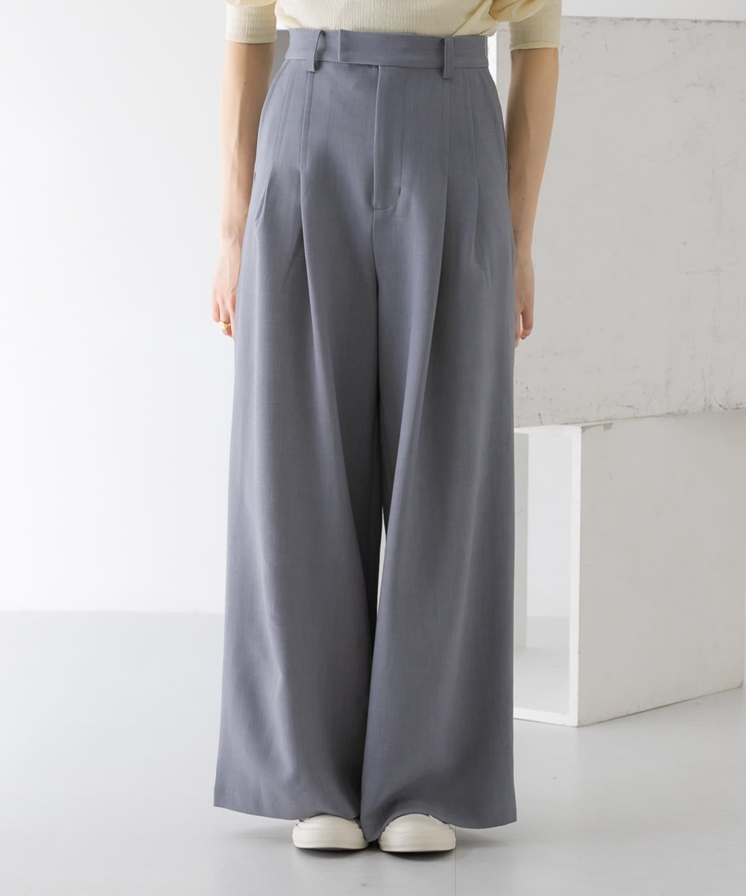 GRAY