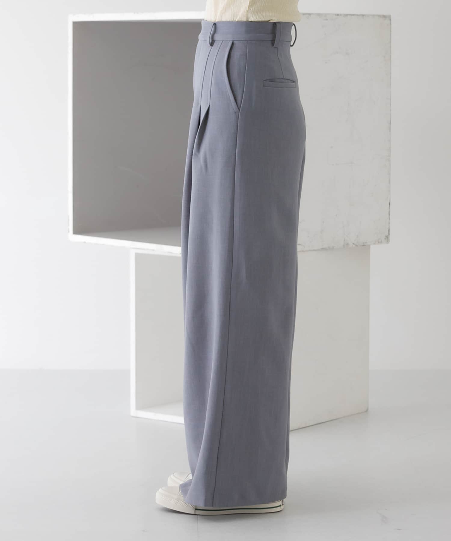 GRAY
