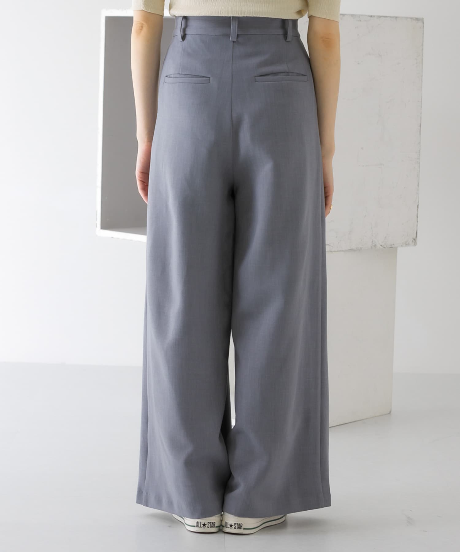 GRAY