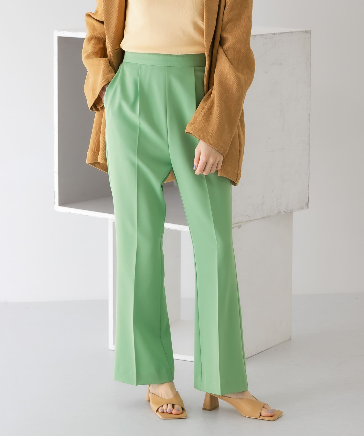 GREEN