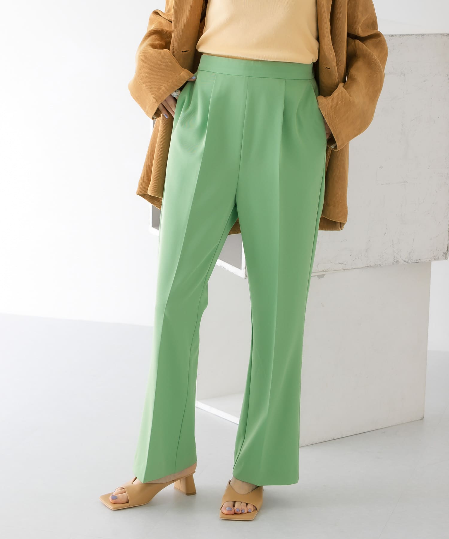 GREEN
