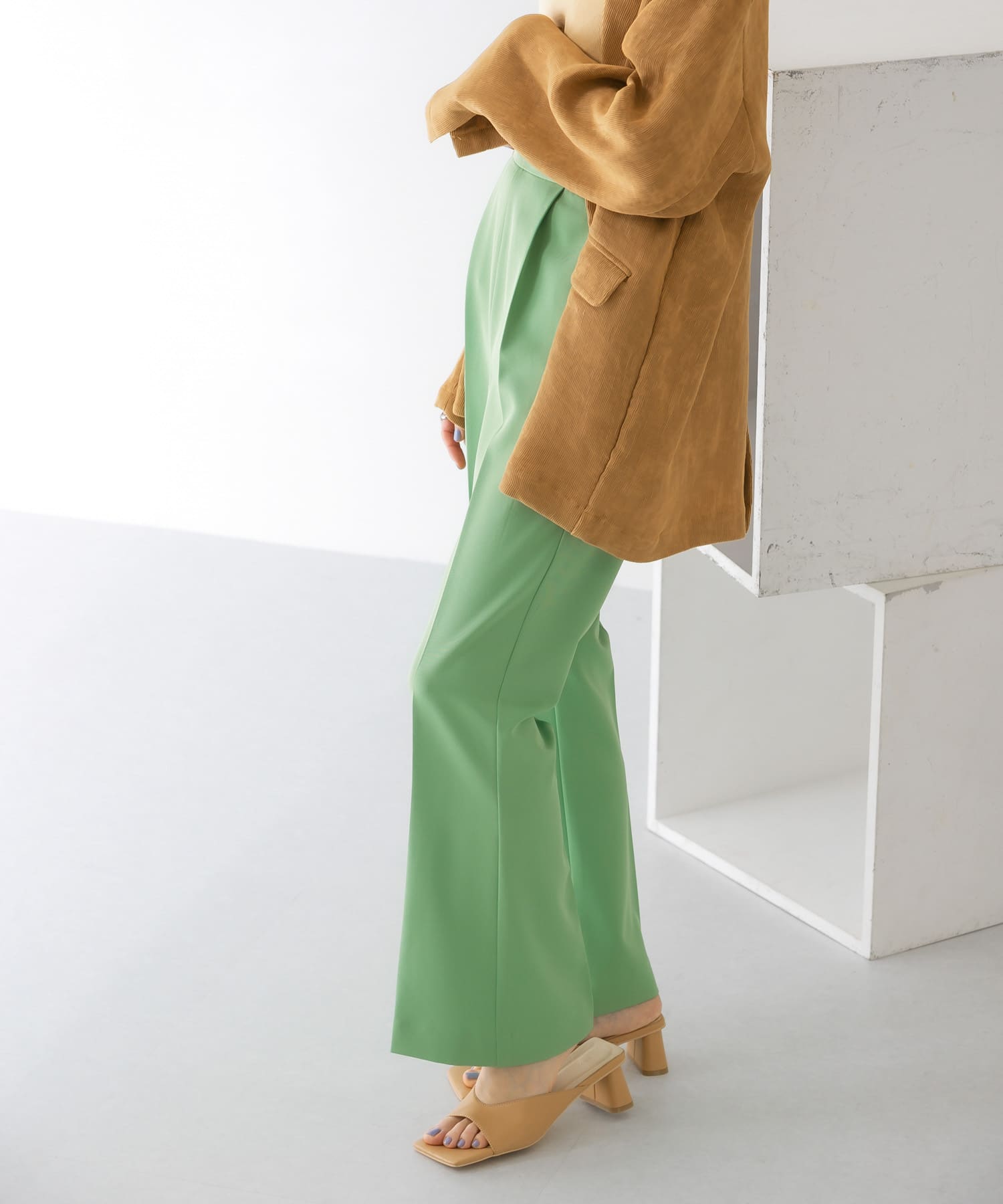 GREEN
