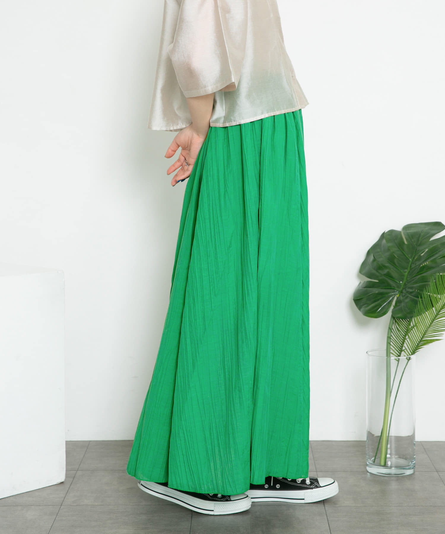 GREEN