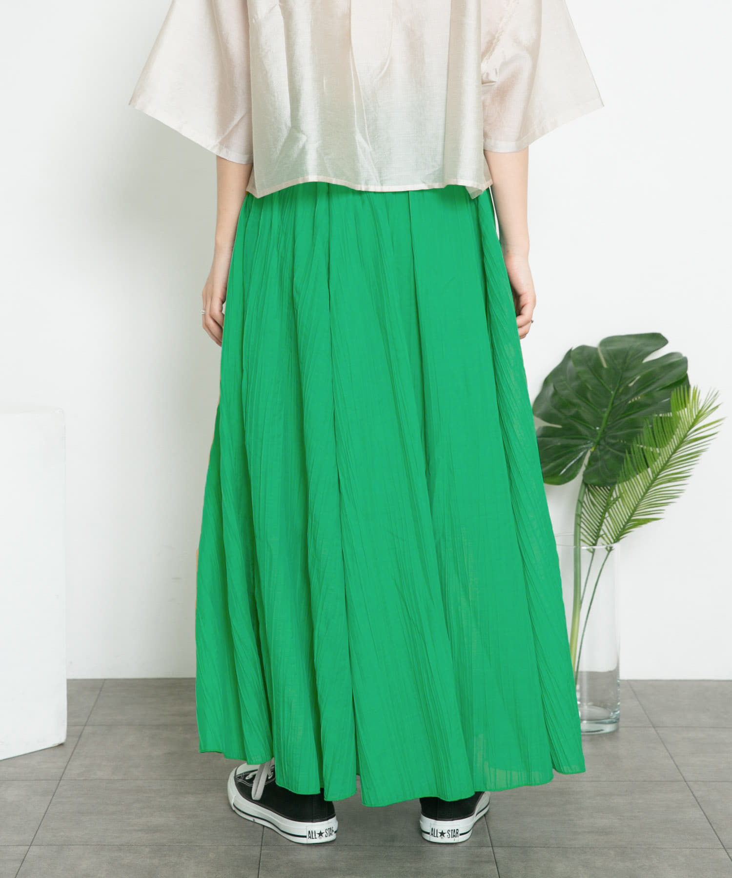 GREEN