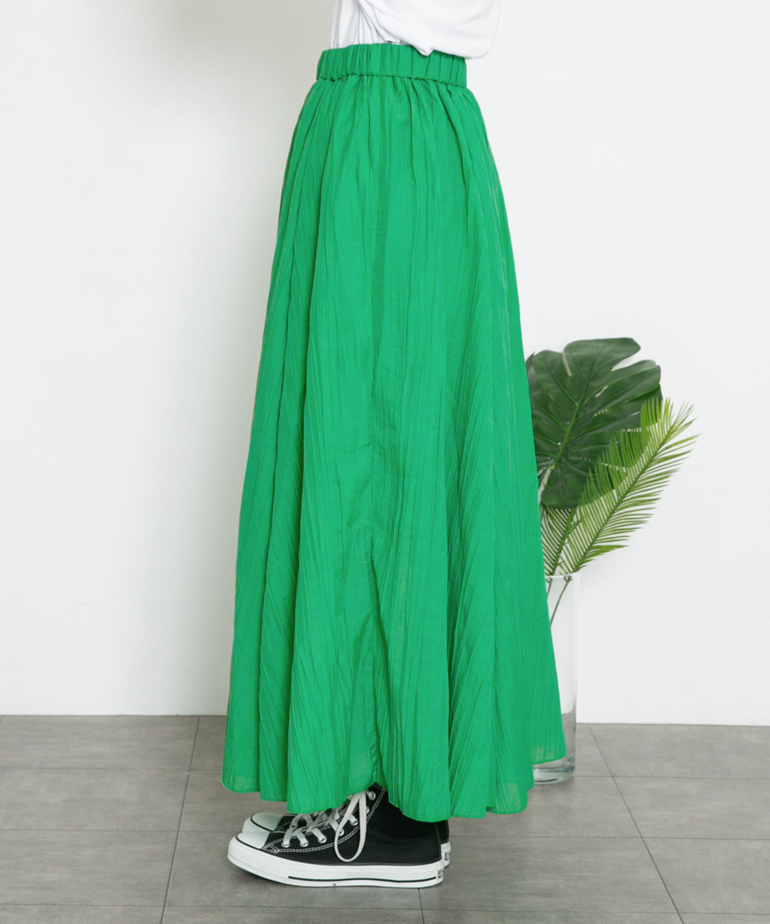 GREEN