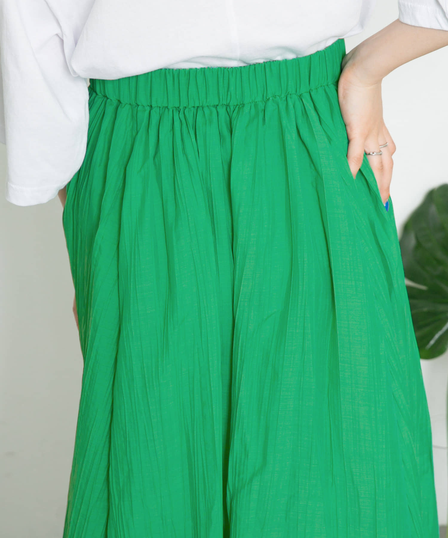 GREEN