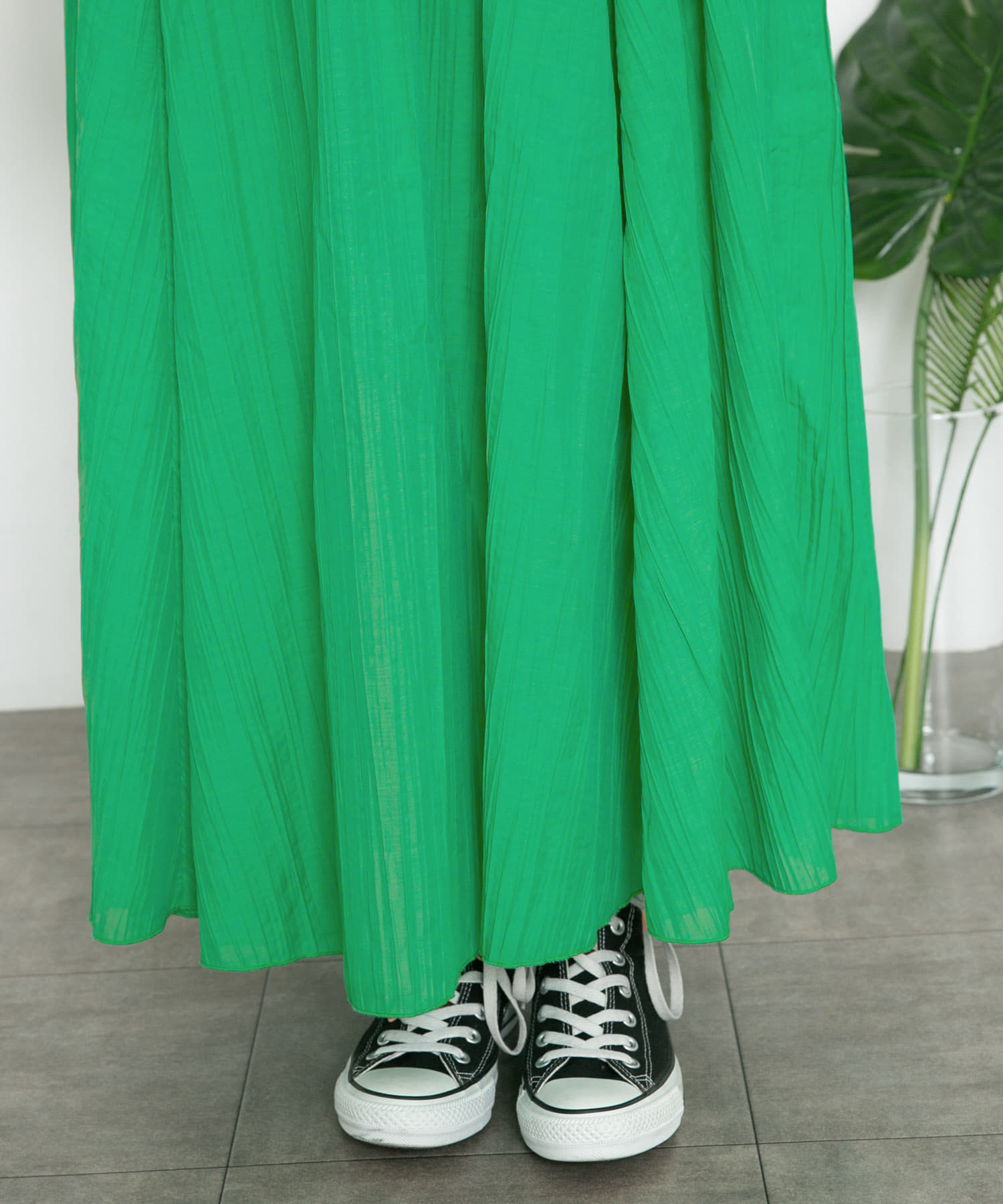 GREEN
