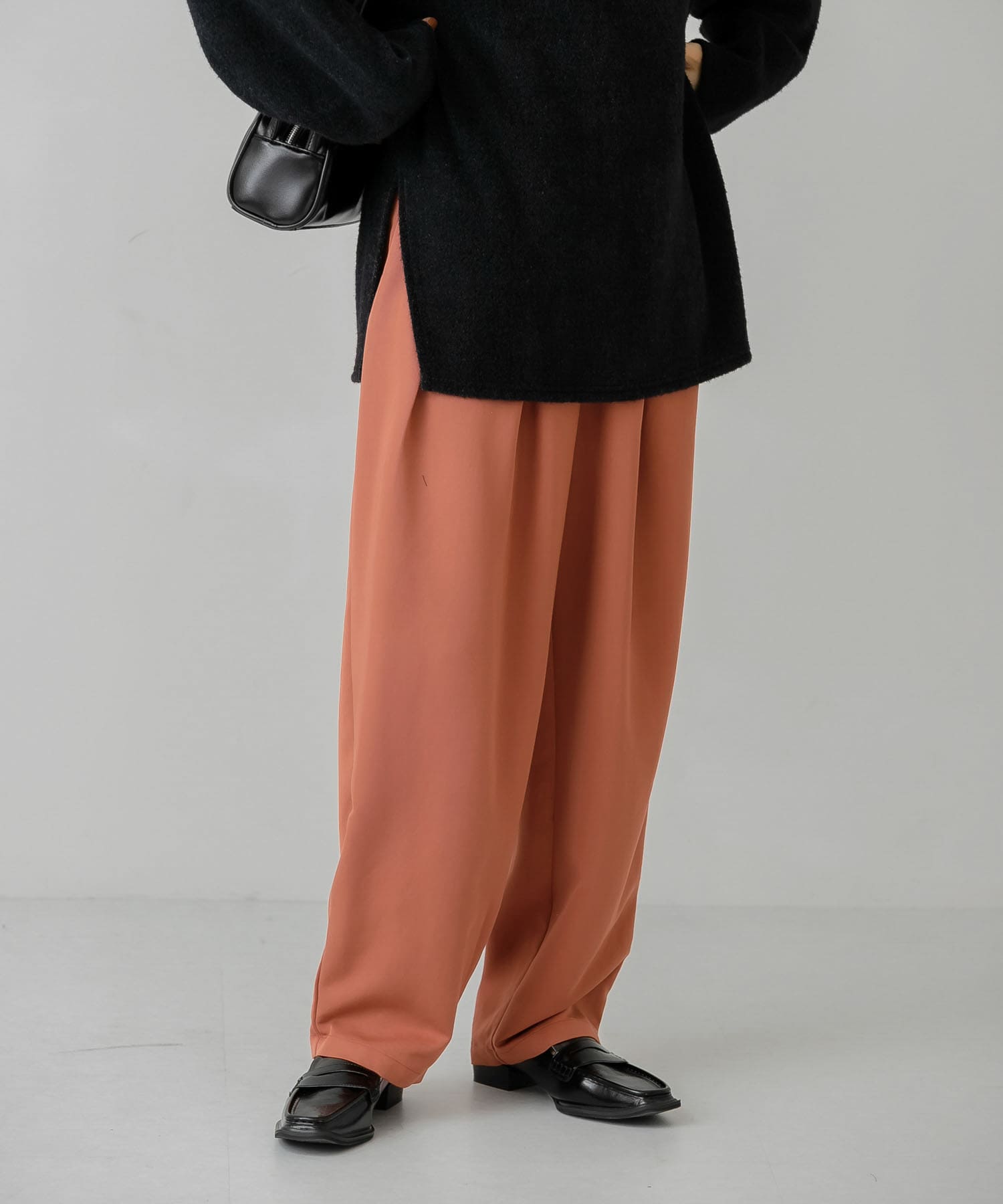 コクーンシルエットパンツ