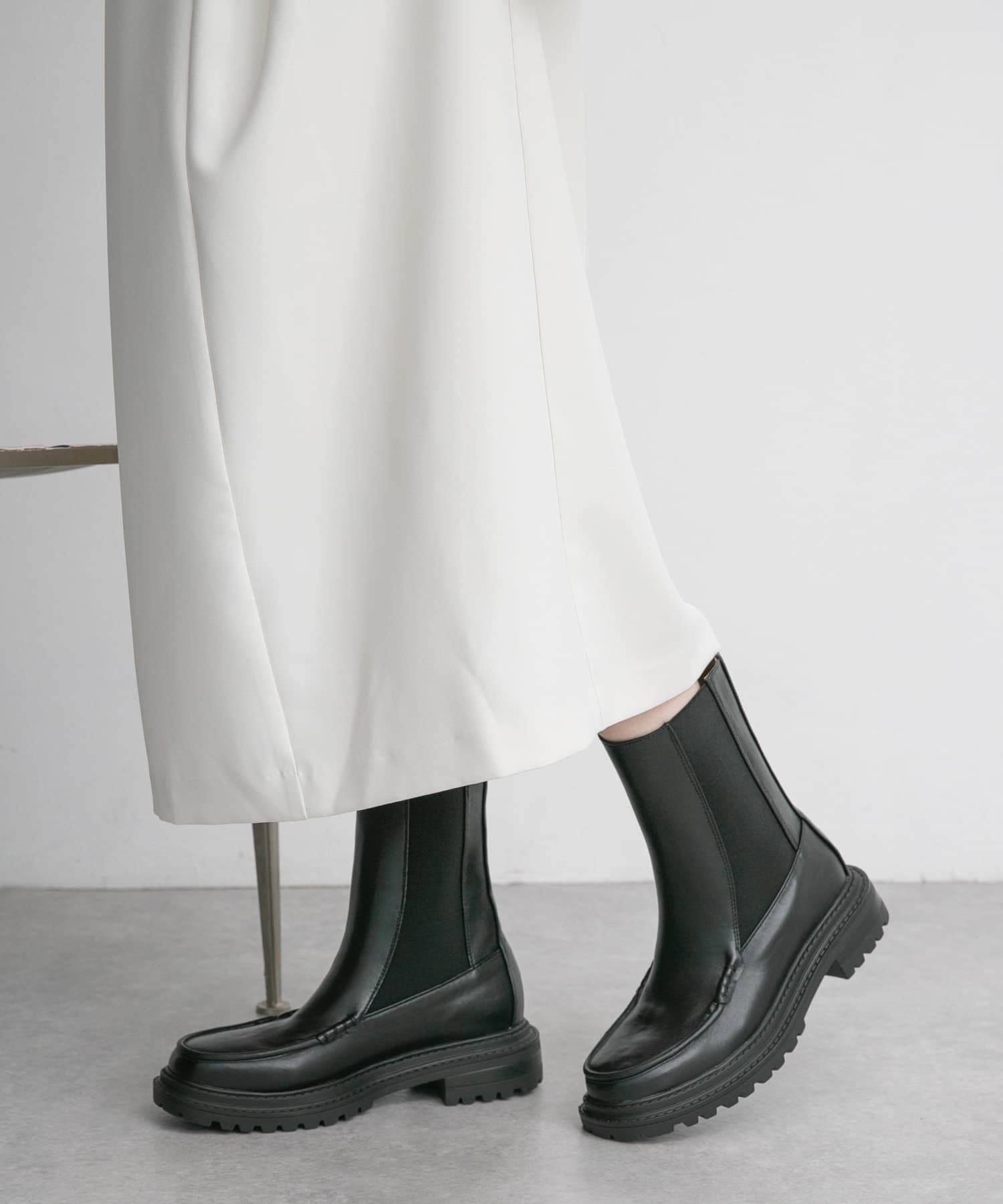 モカシントゥサイドゴアブーツ BLACK 36
