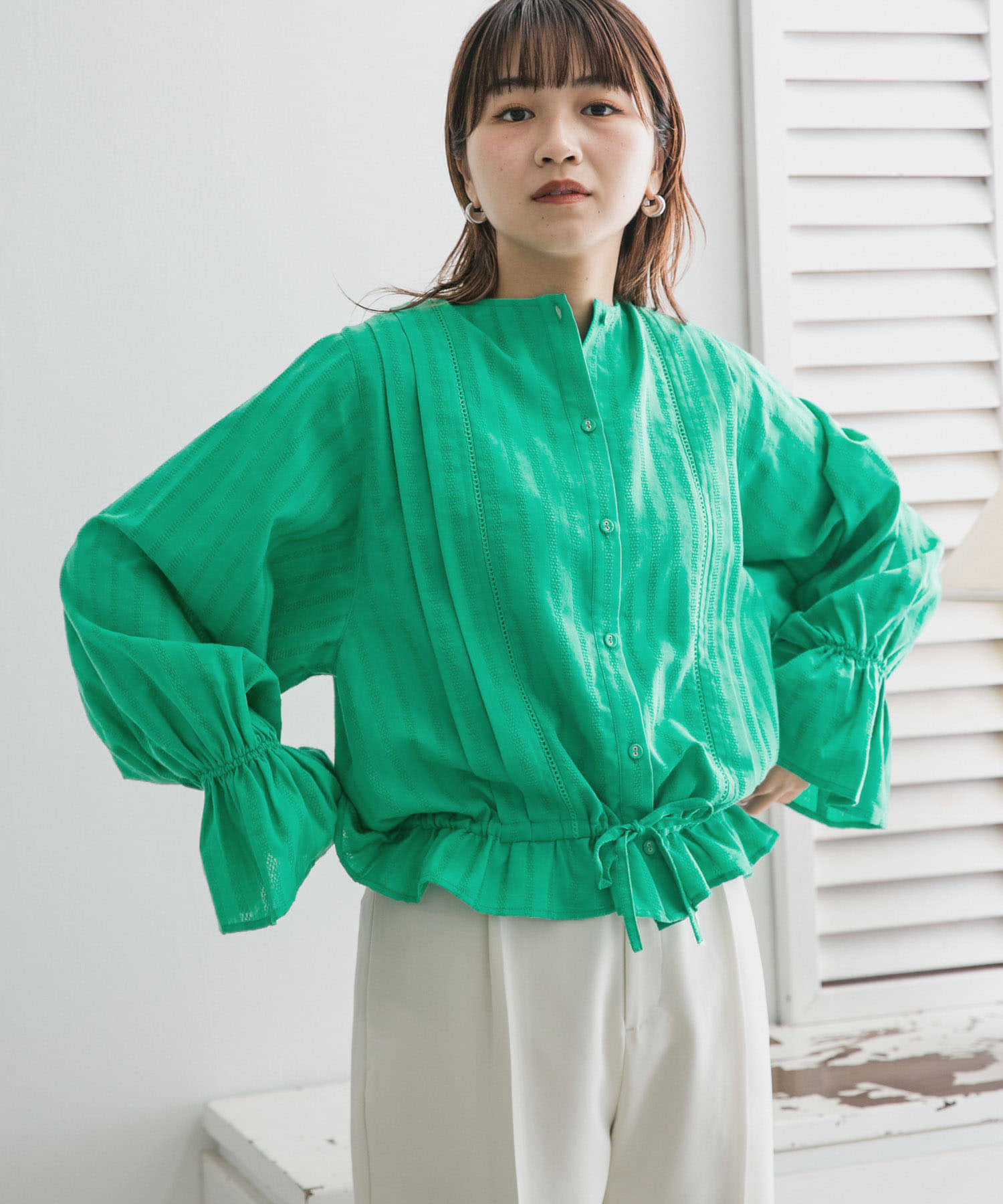 GREEN