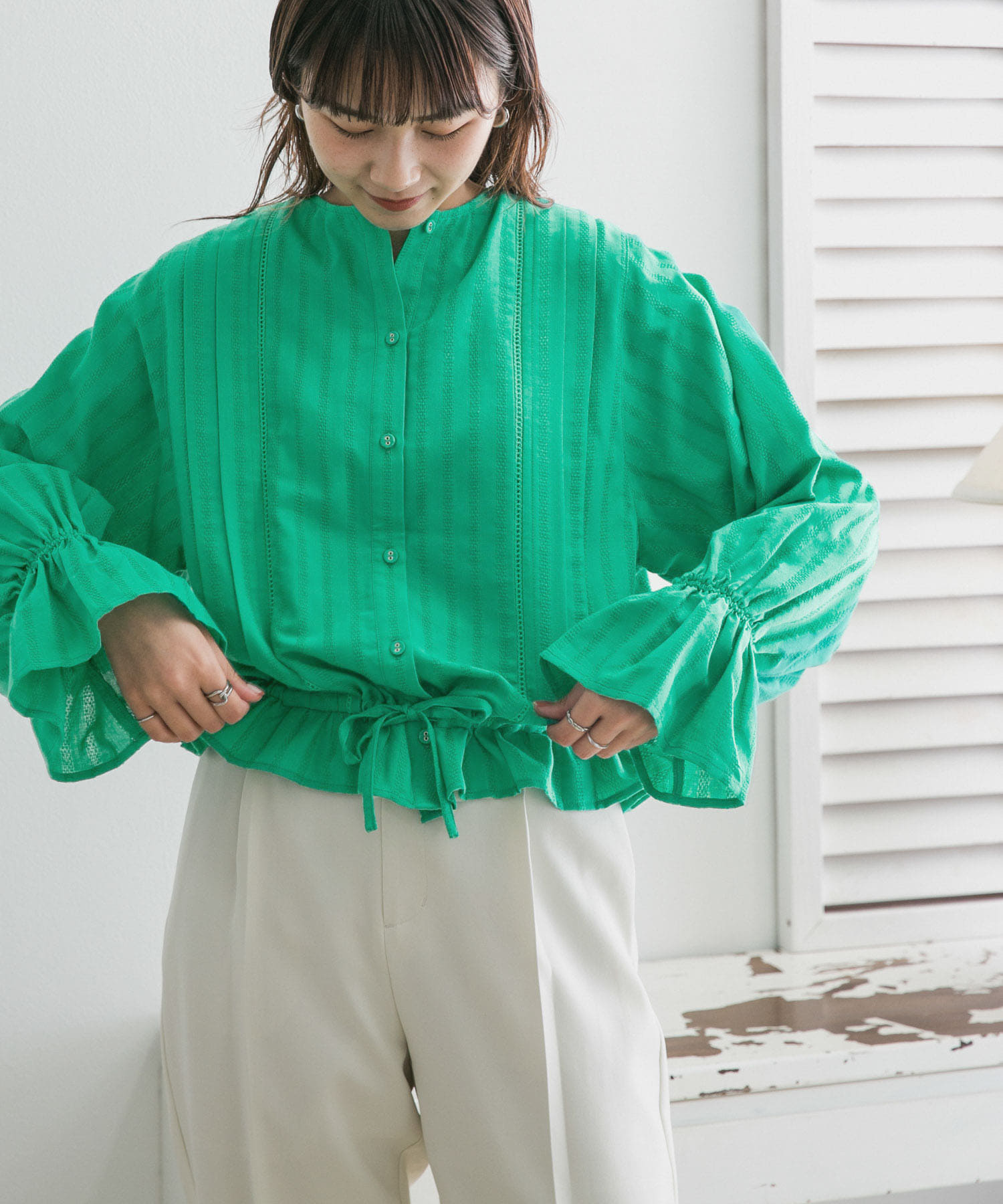 GREEN