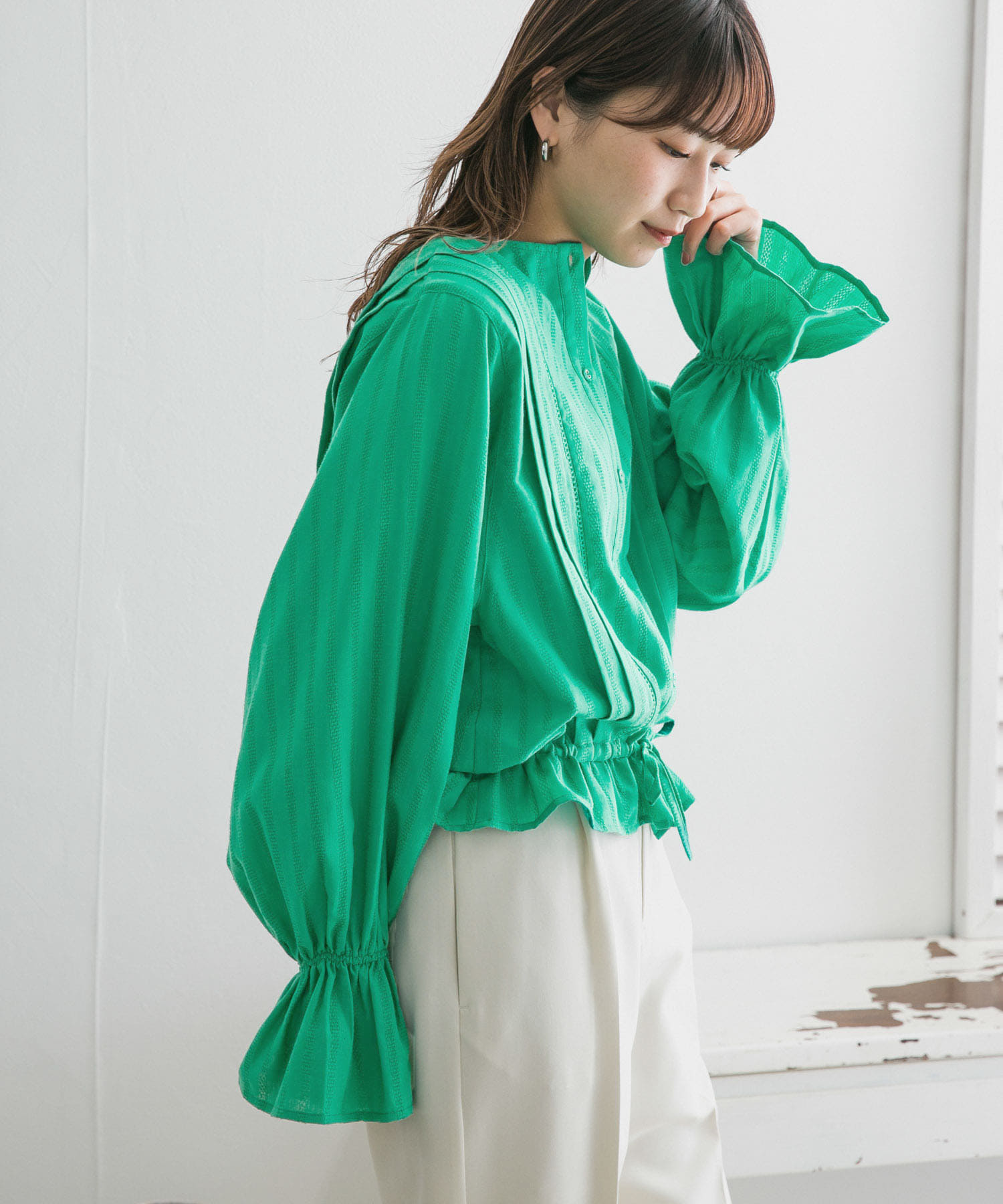 GREEN