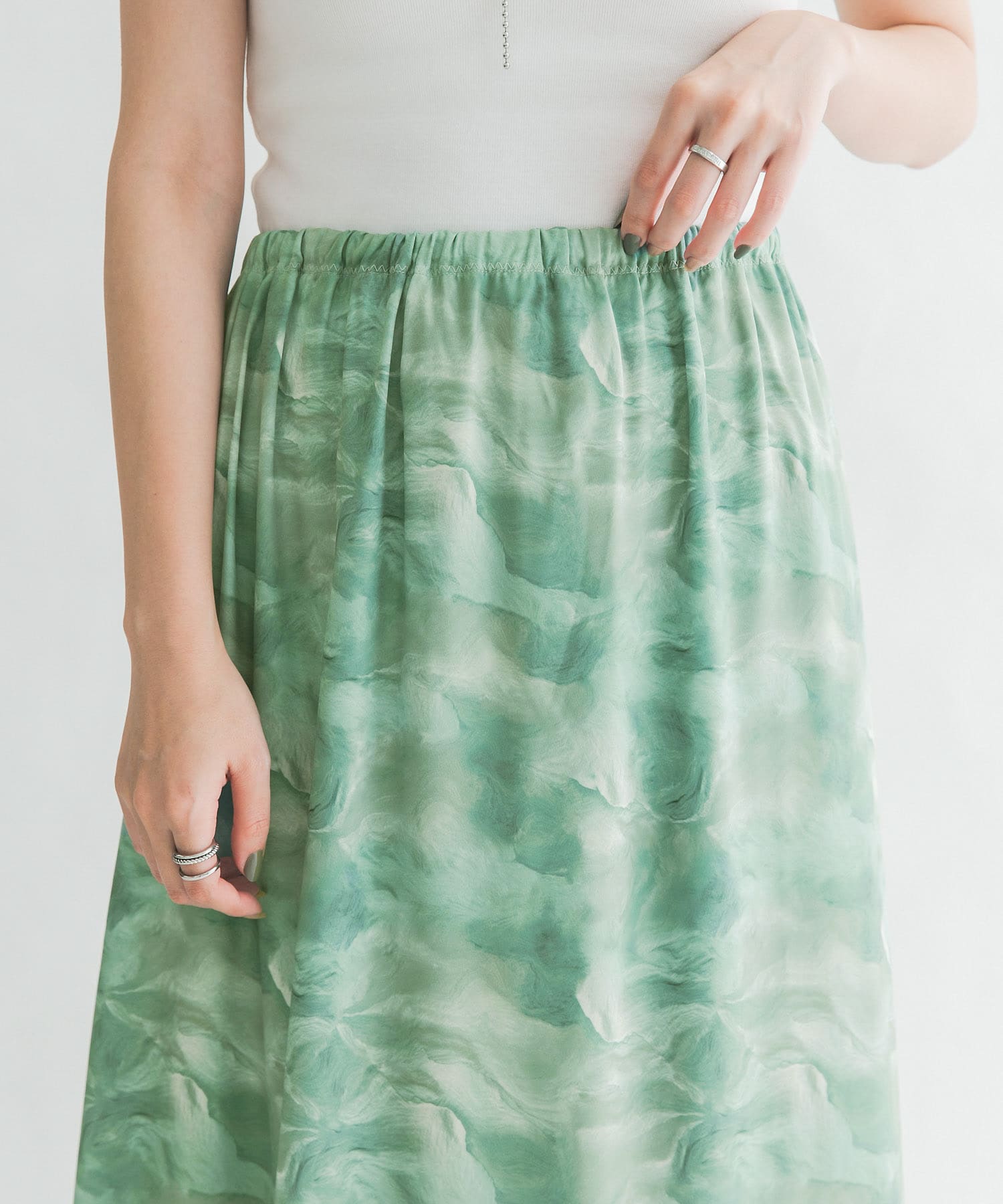 GREEN