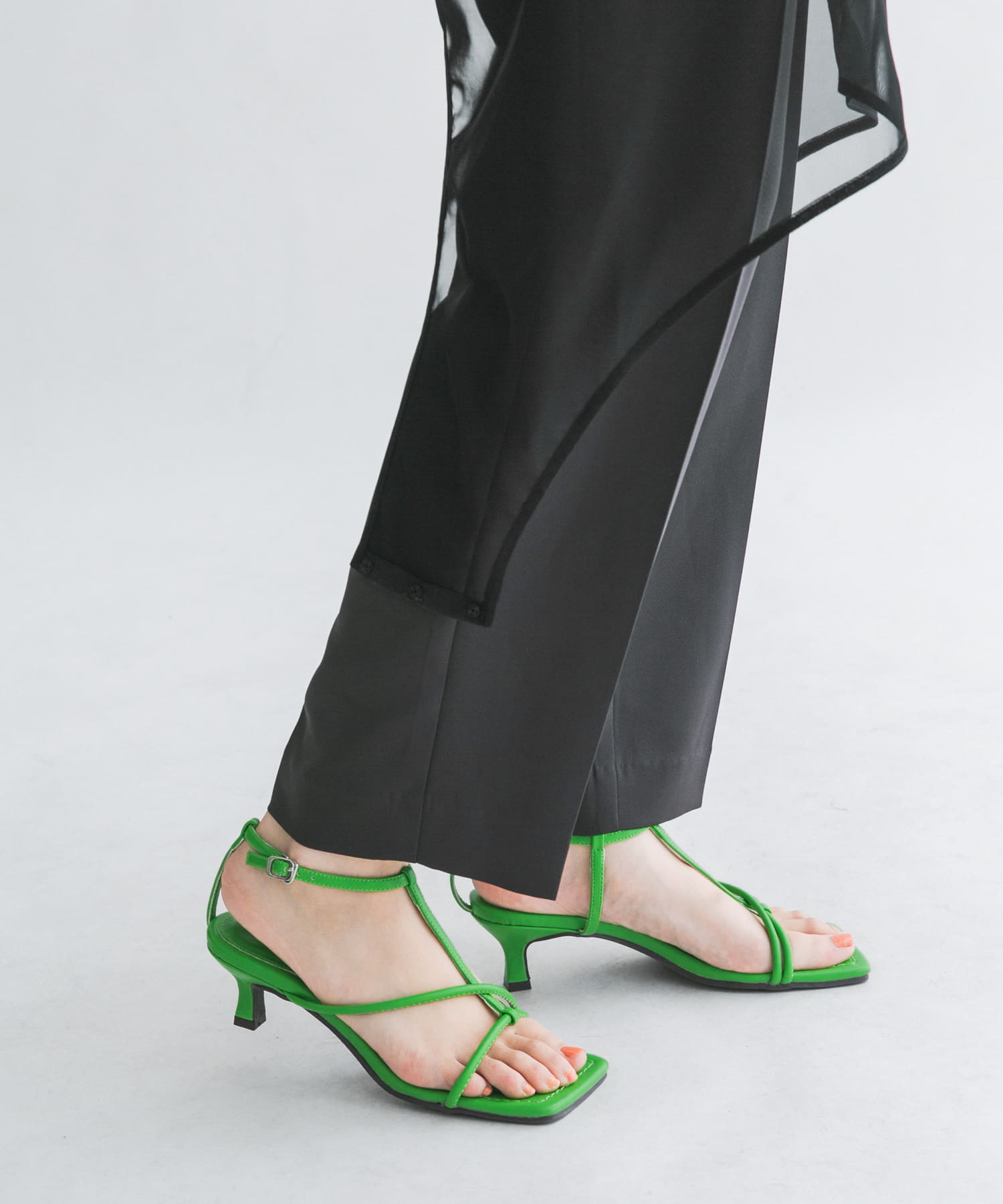 GREEN
