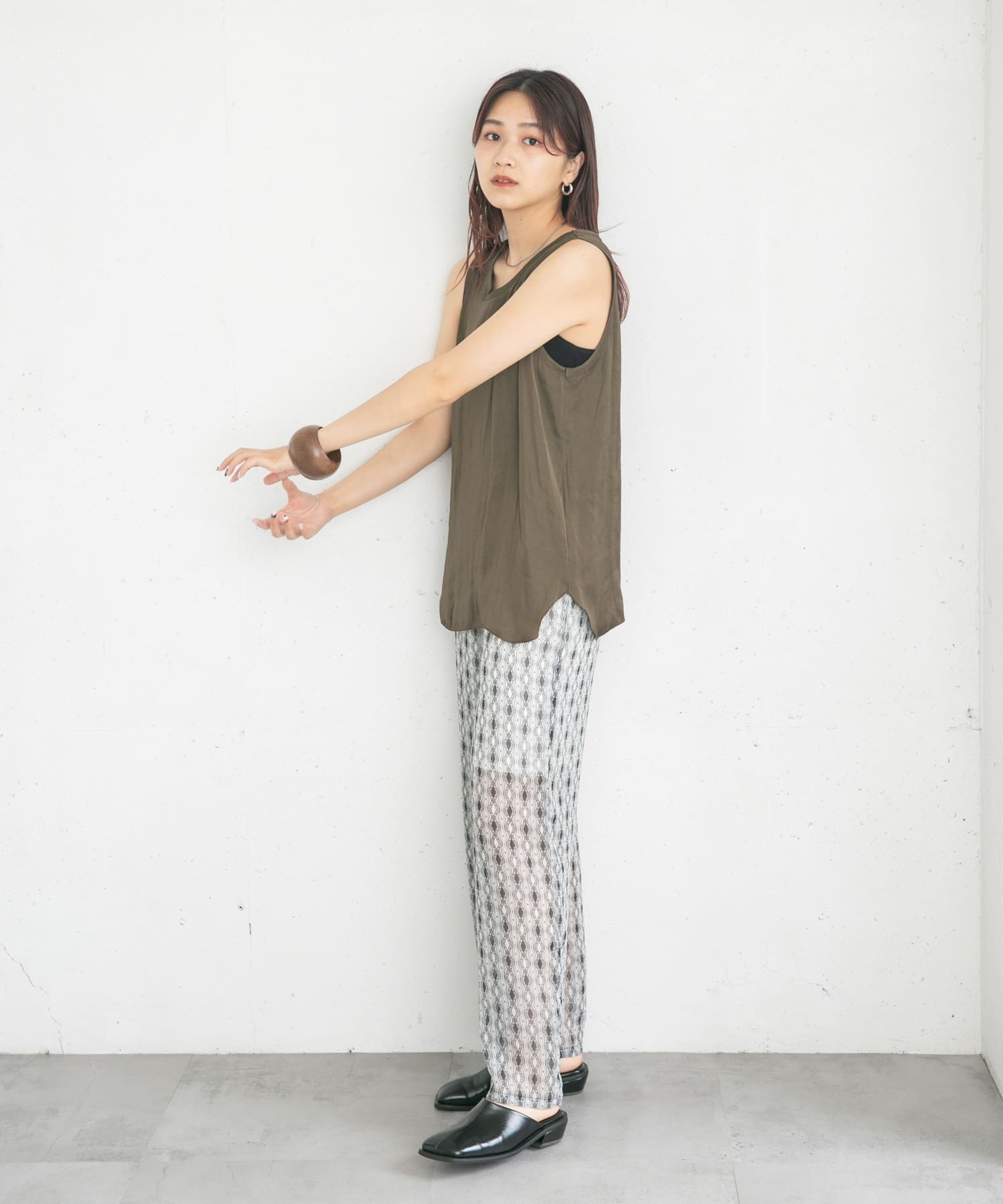 D.KHAKI