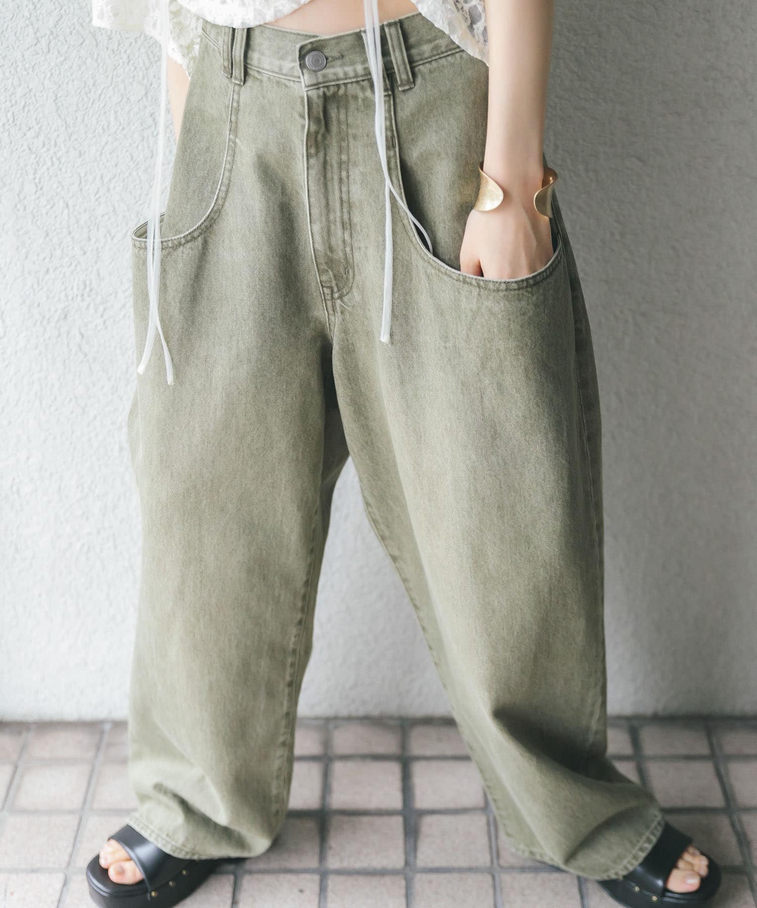 KHAKI