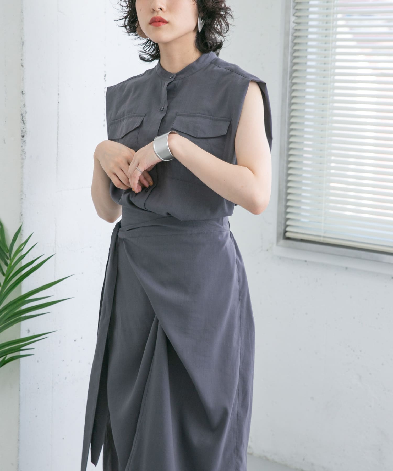 STEEL GRAY