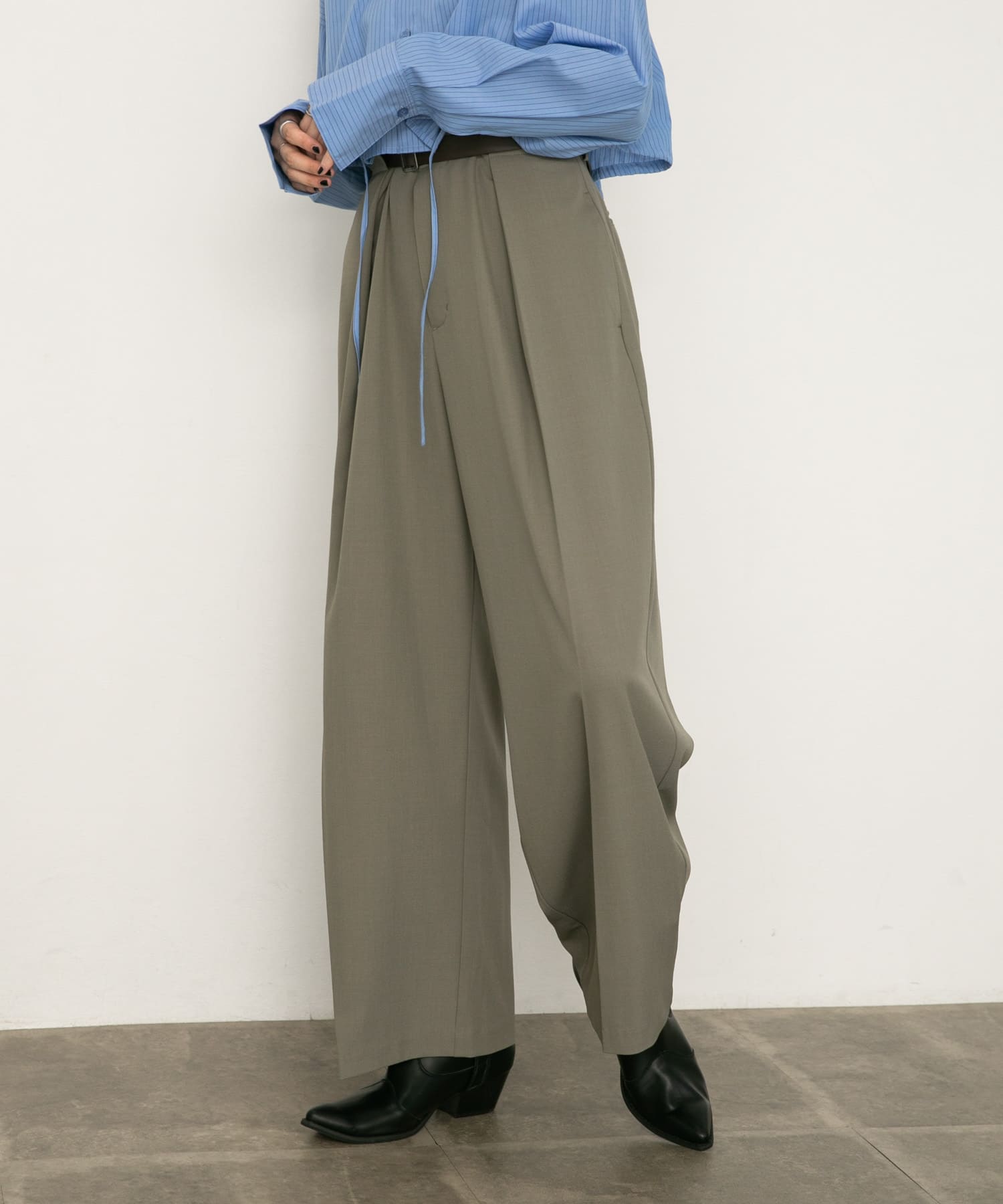 GRAY