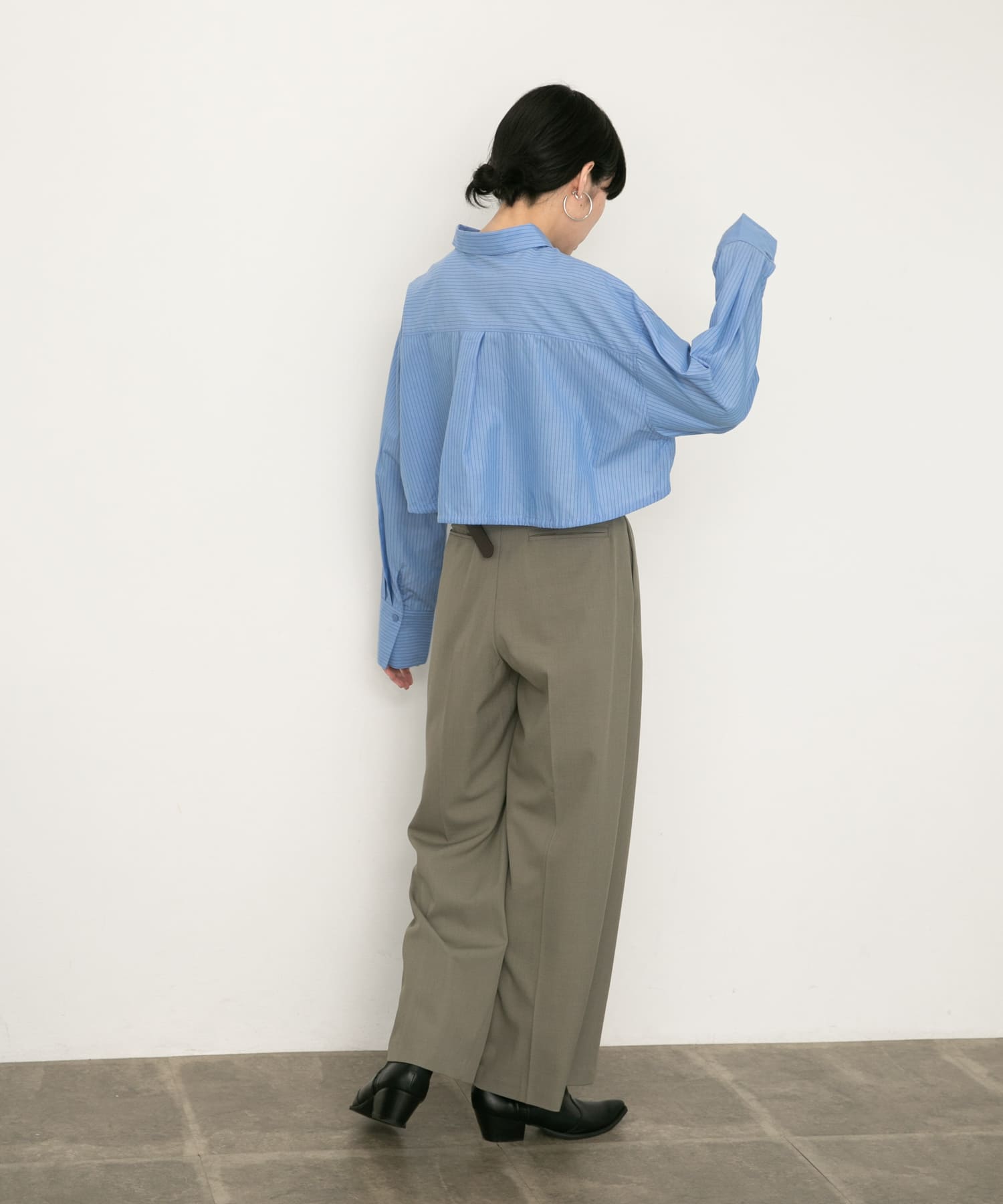 GRAY