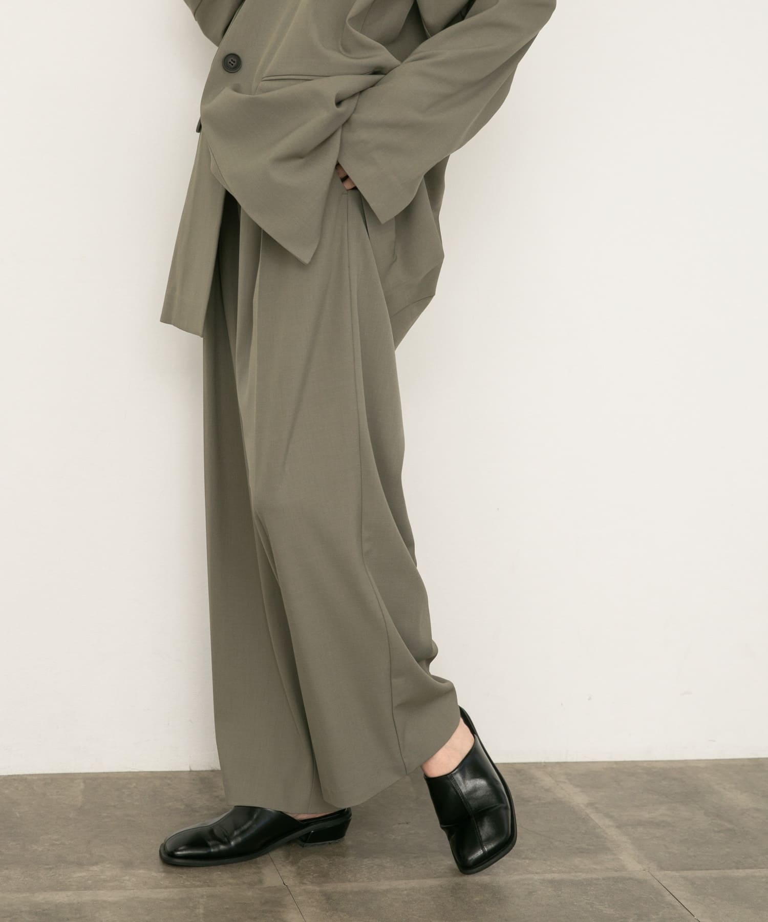 GRAY