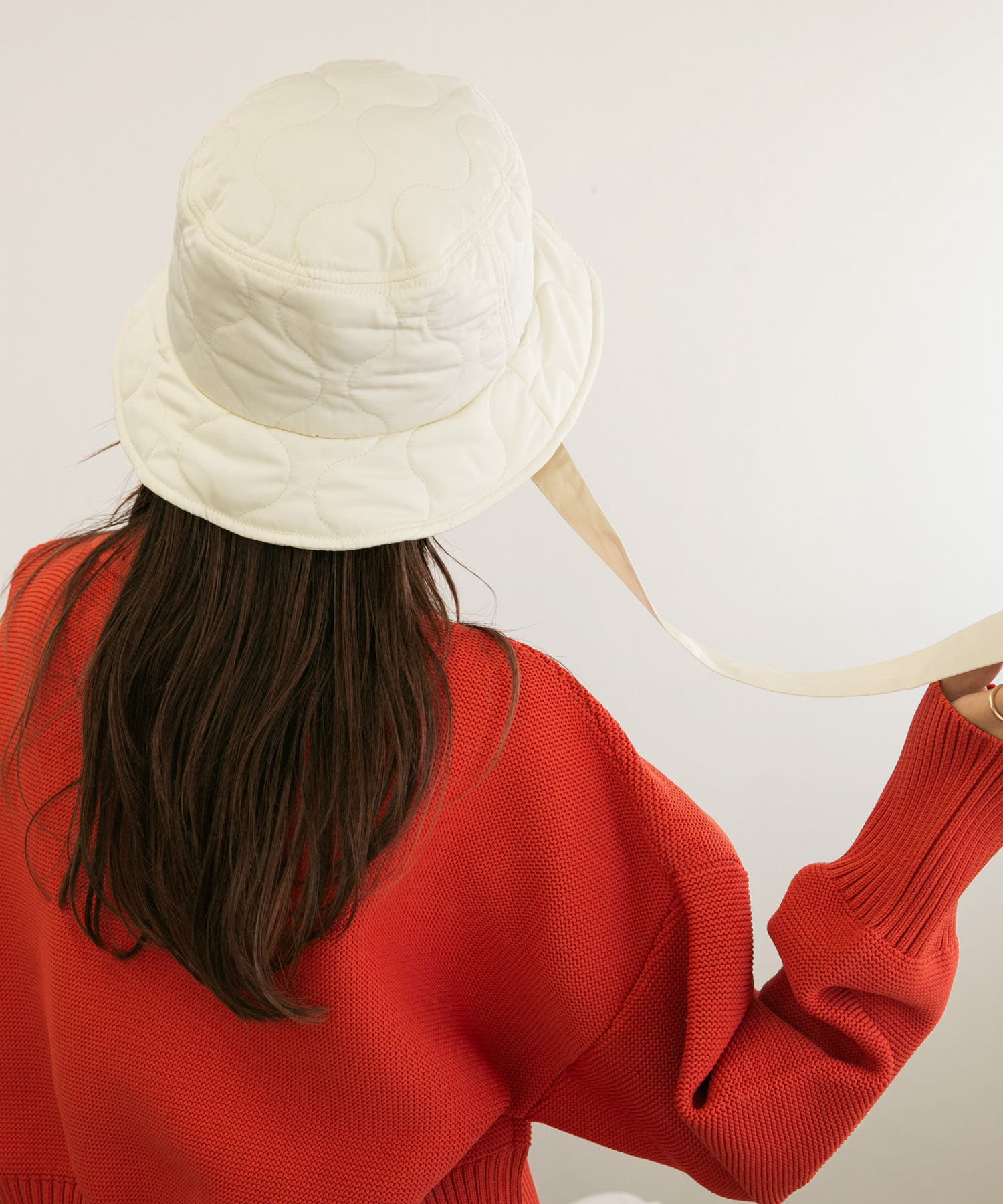 リボン付きキルティングバケットHAT IVORY one