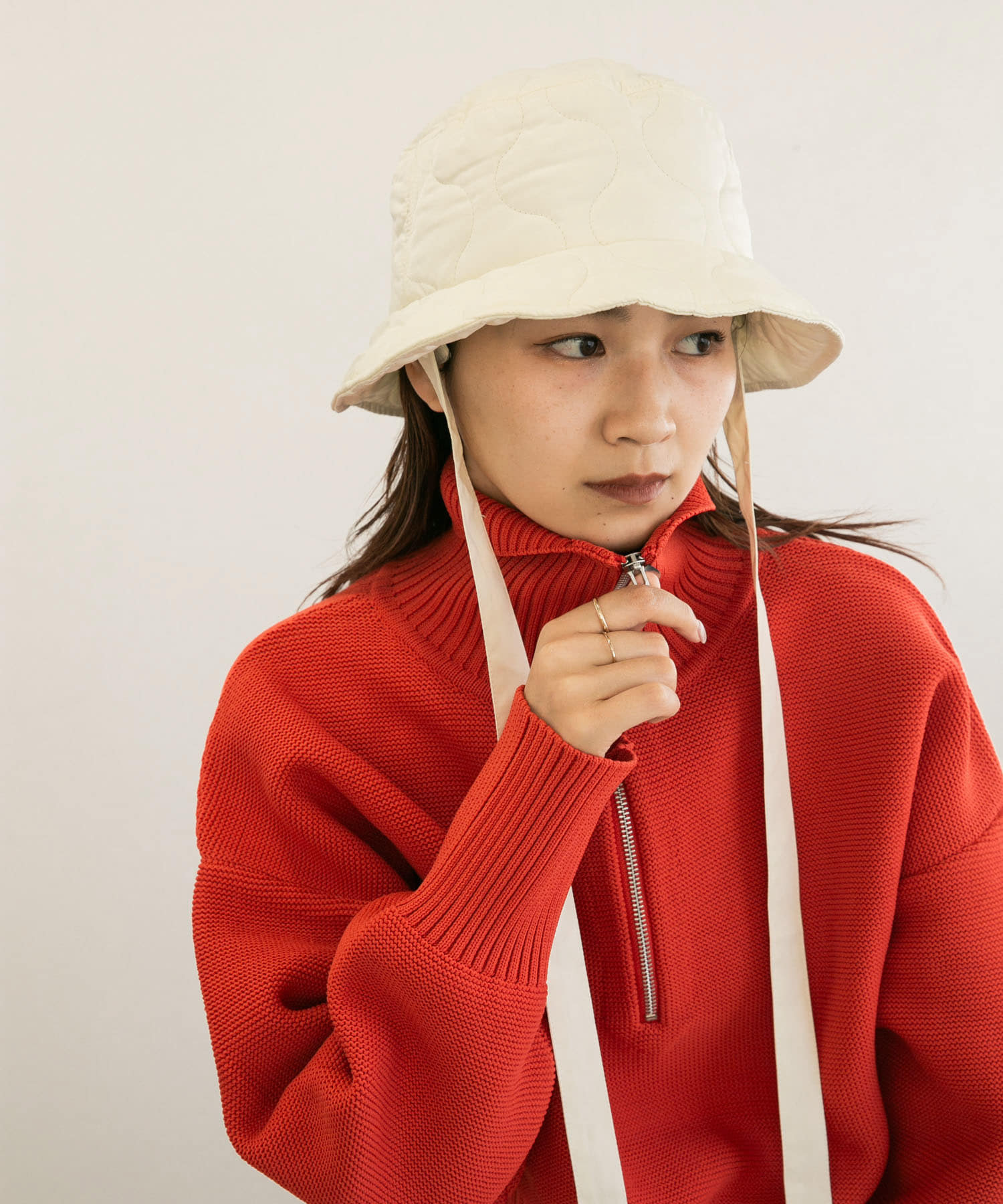 リボン付きキルティングバケットHAT IVORY one
