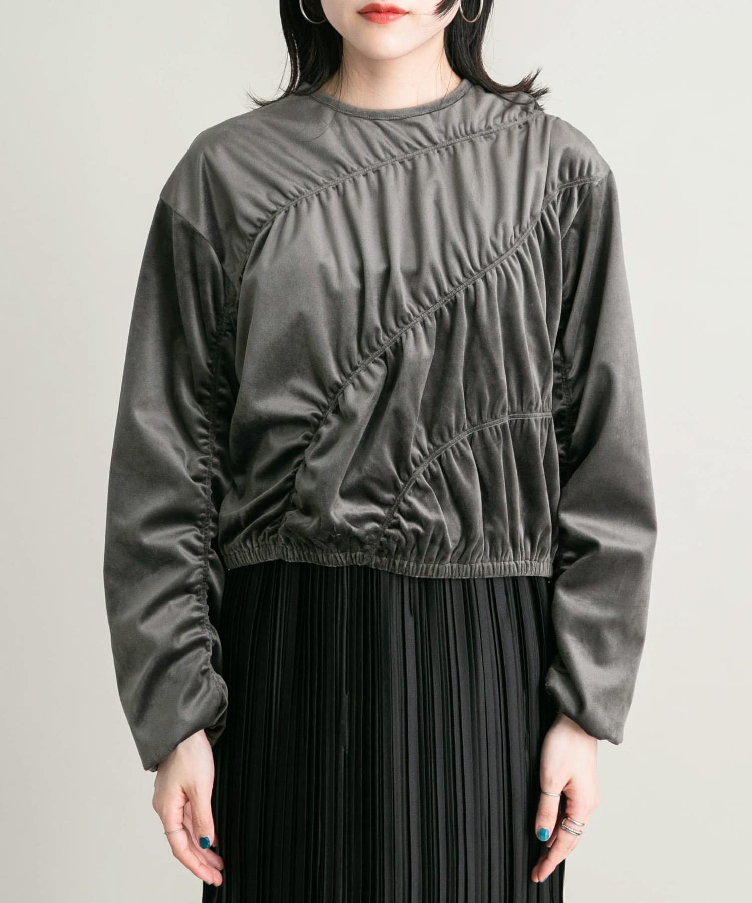 ランダムシャーリングプルオーバー CHARCOAL one